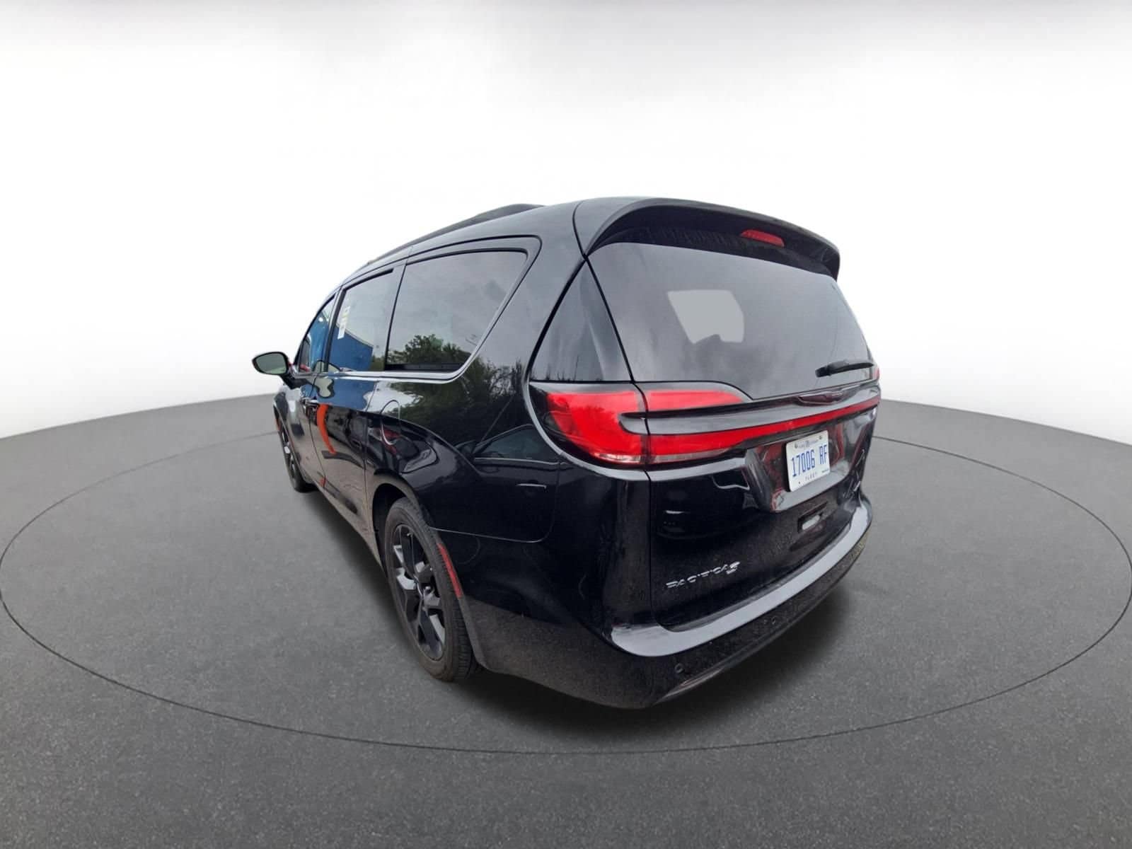 Thumbnail: 2025 Chrysler Pacifica - 4