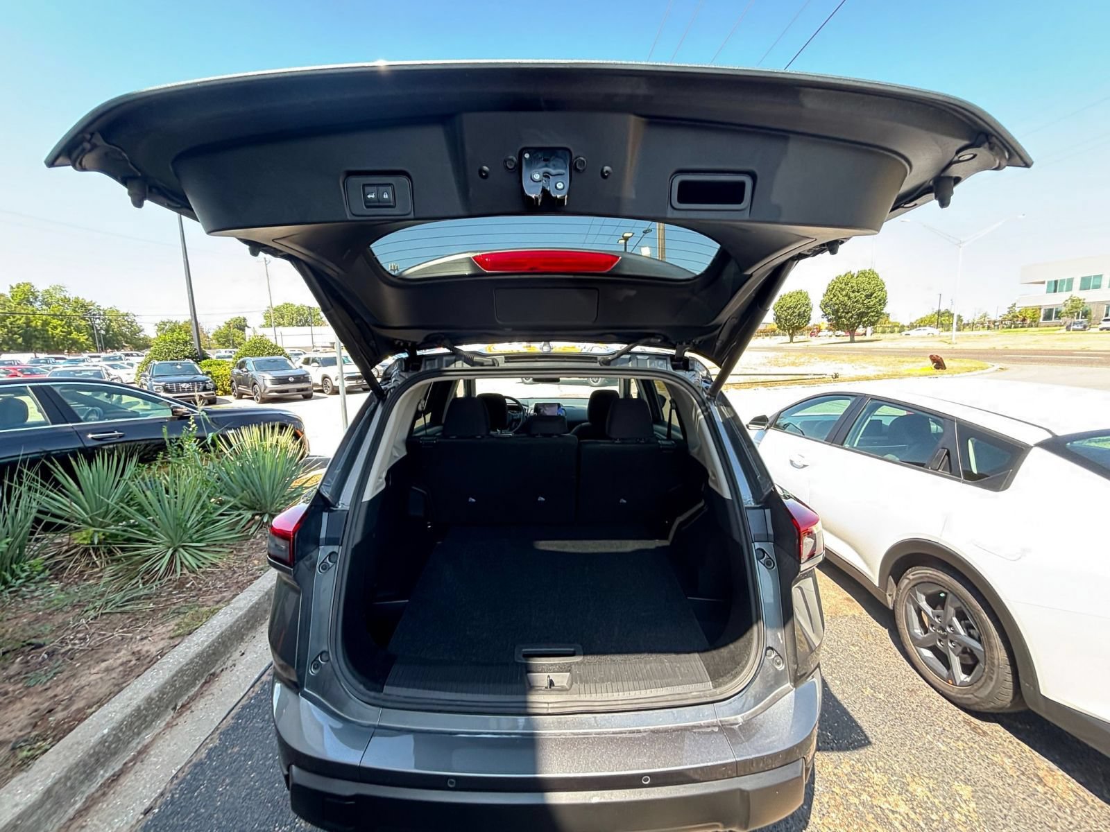 Thumbnail: 2026 Nissan Rogue - 32