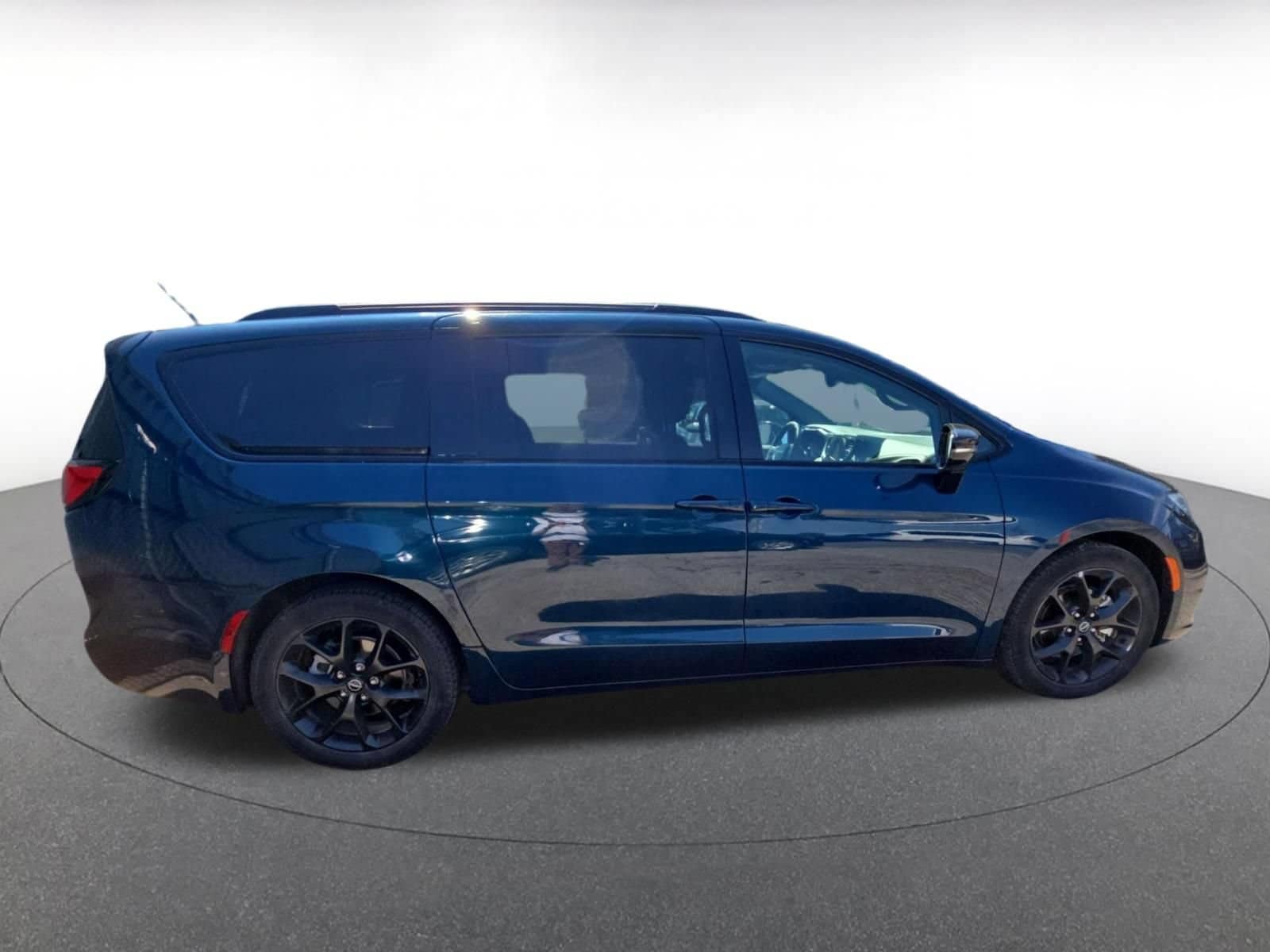 Thumbnail: 2025 Chrysler Pacifica - 6