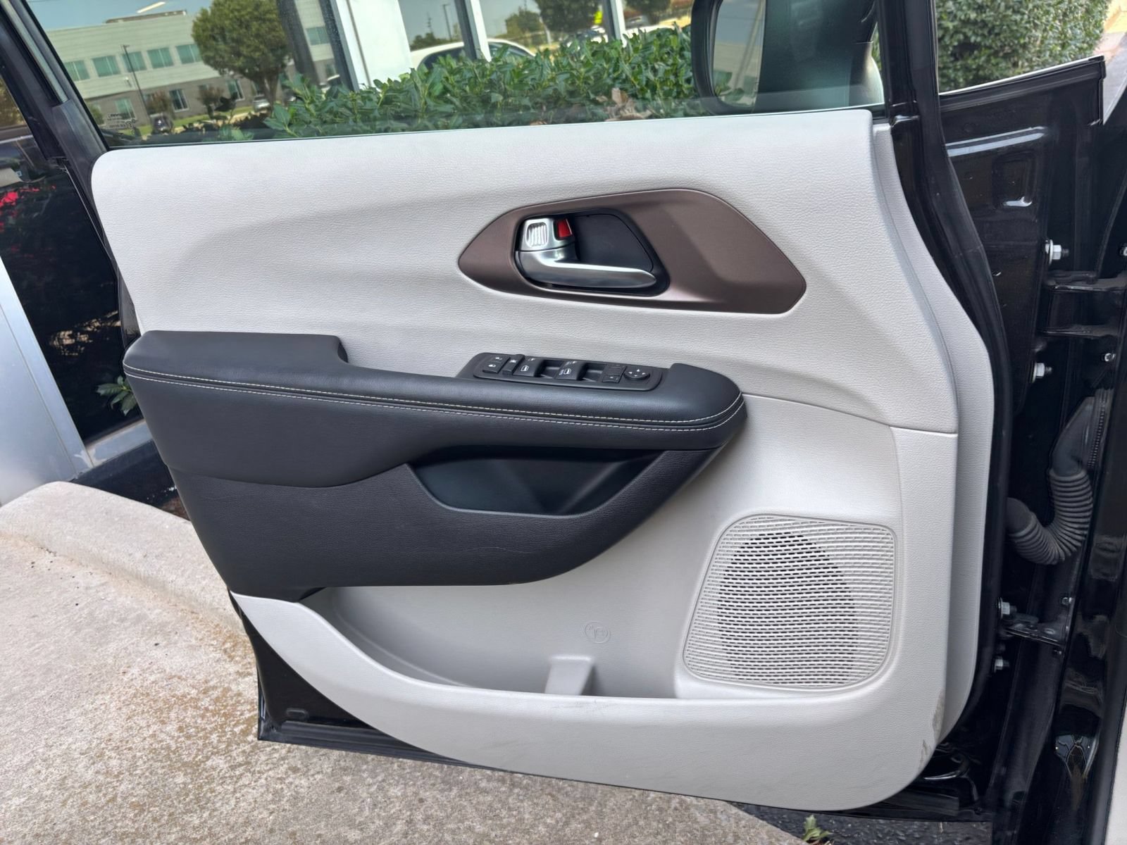 Thumbnail: 2024 Chrysler Voyager - 18