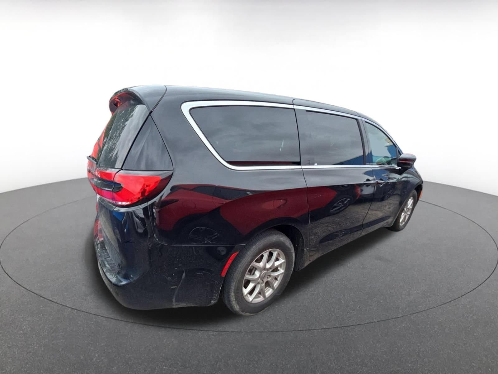 Thumbnail: 2025 Chrysler Pacifica - 6