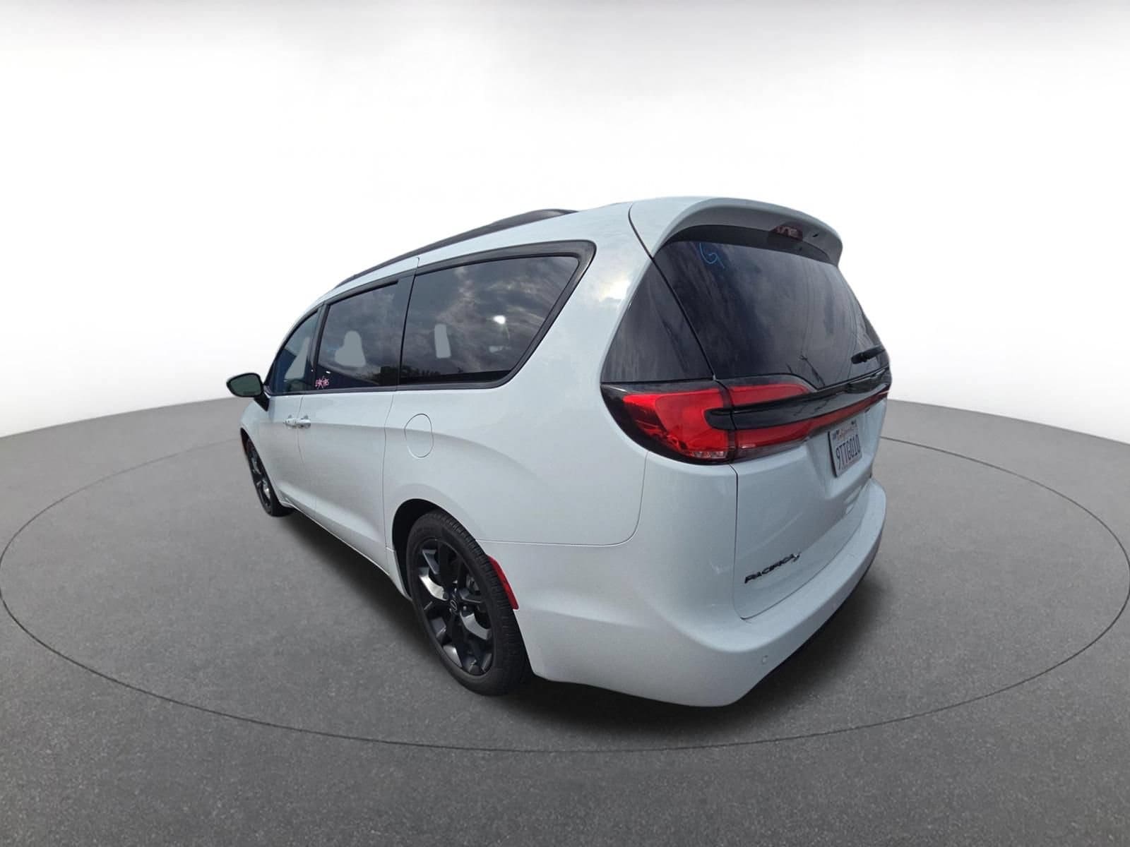 Thumbnail: 2025 Chrysler Pacifica - 3