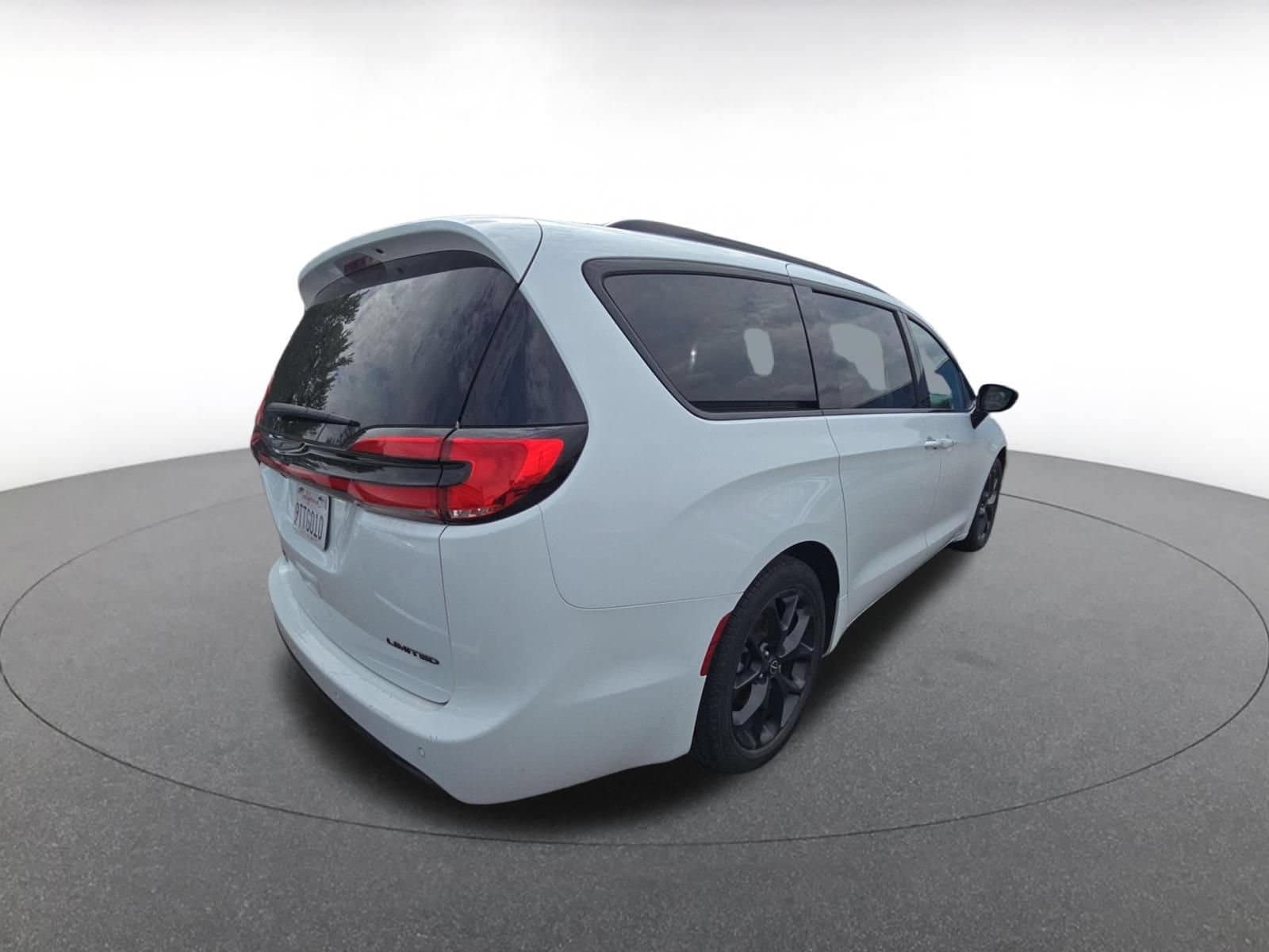 Thumbnail: 2025 Chrysler Pacifica - 4