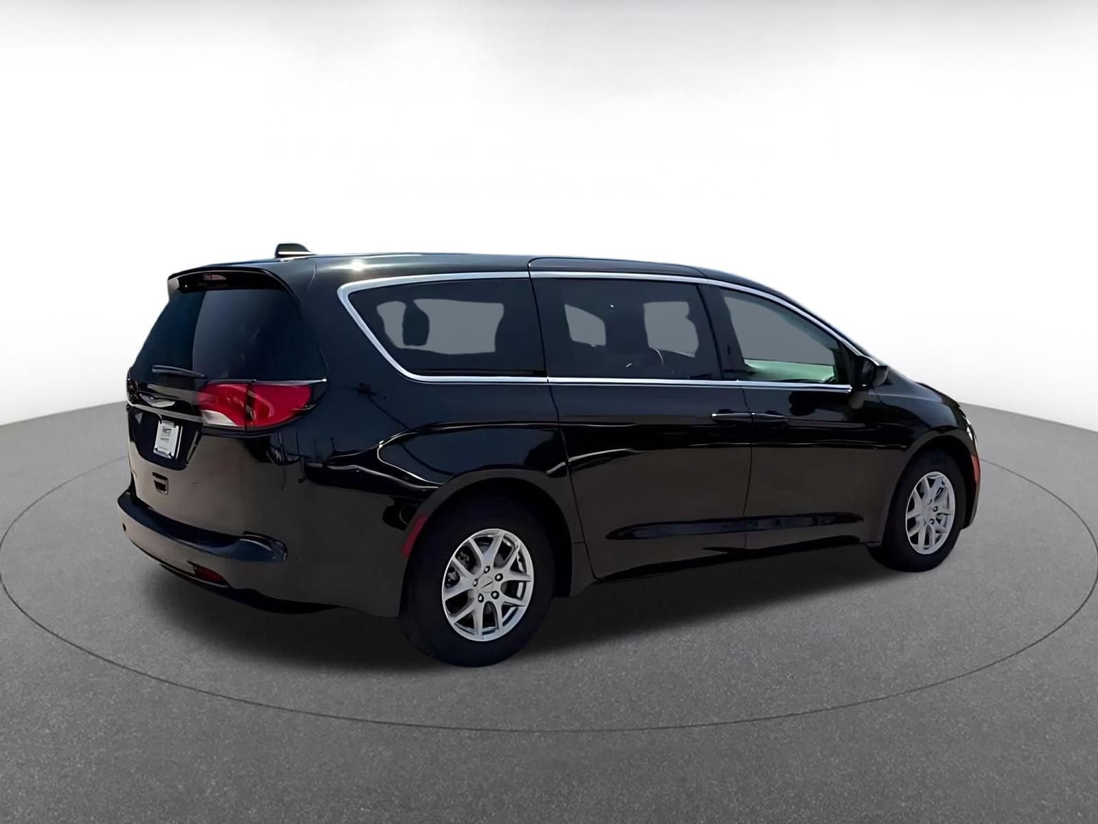 Thumbnail: 2024 Chrysler Voyager - 14