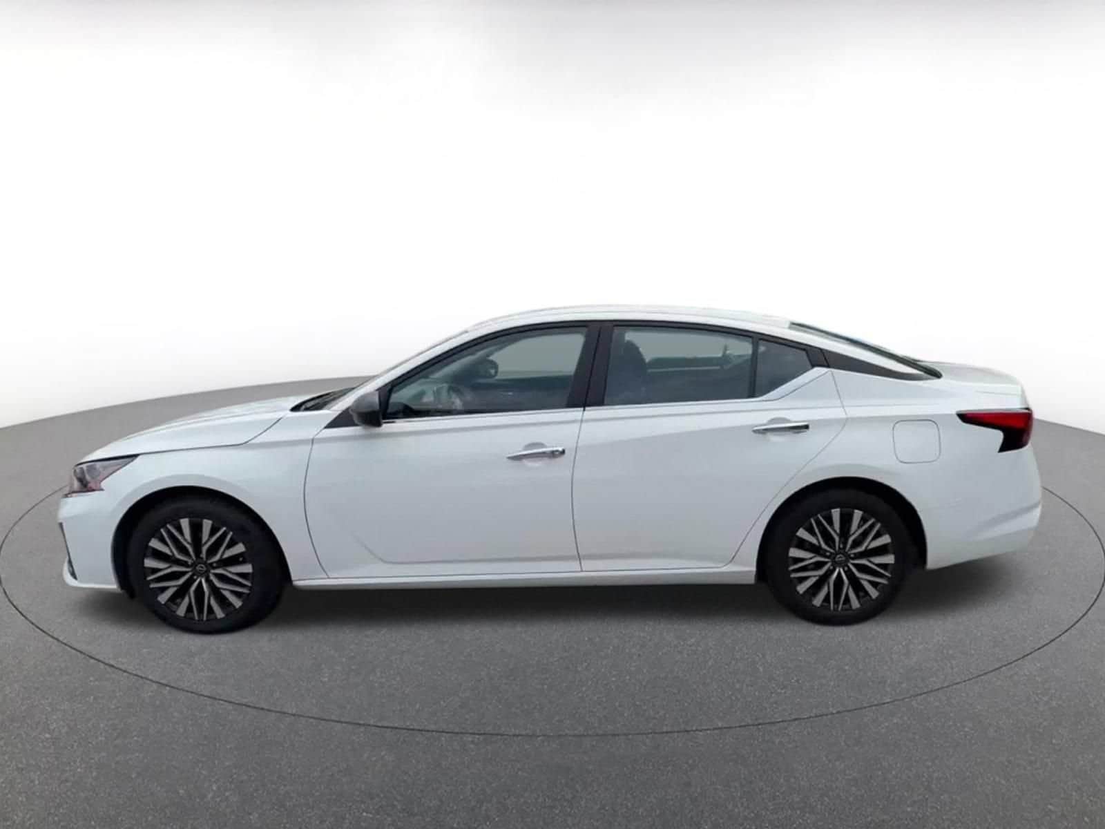 Thumbnail: 2025 Nissan Altima - 8
