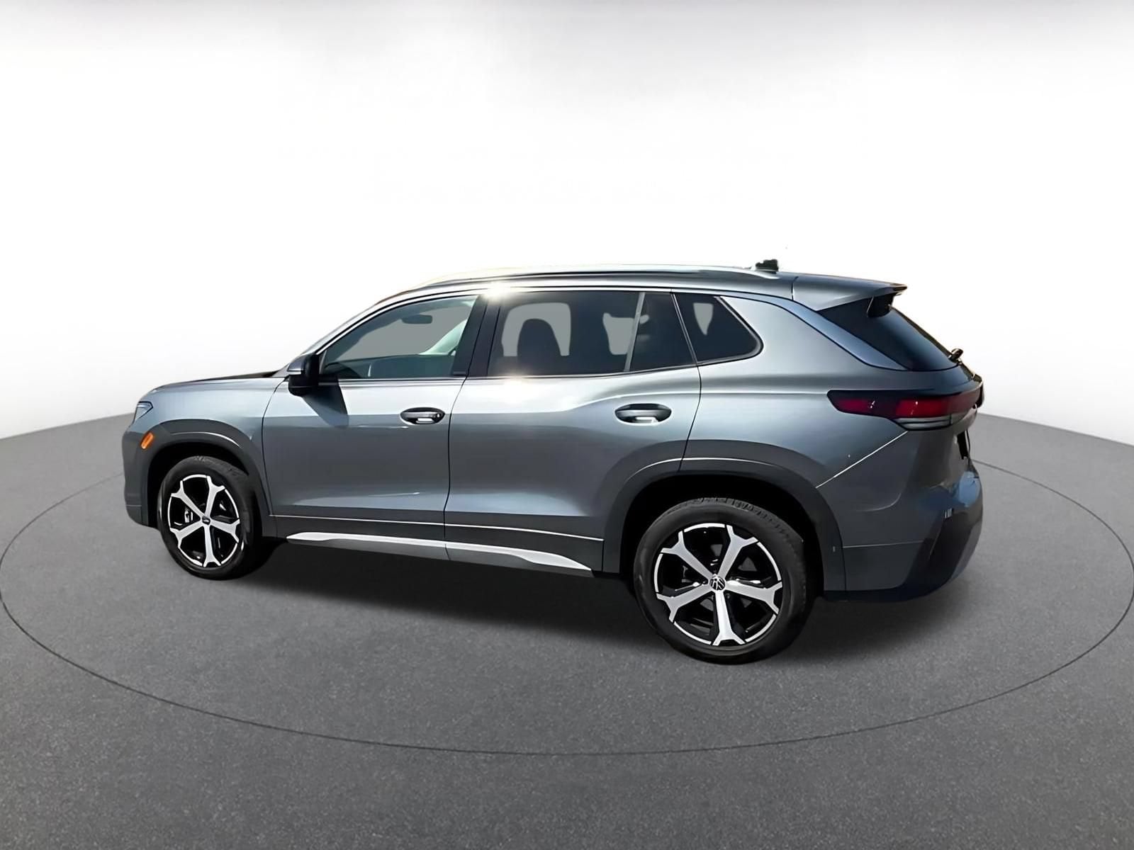 Thumbnail: 2026 Volkswagen Tiguan - 4