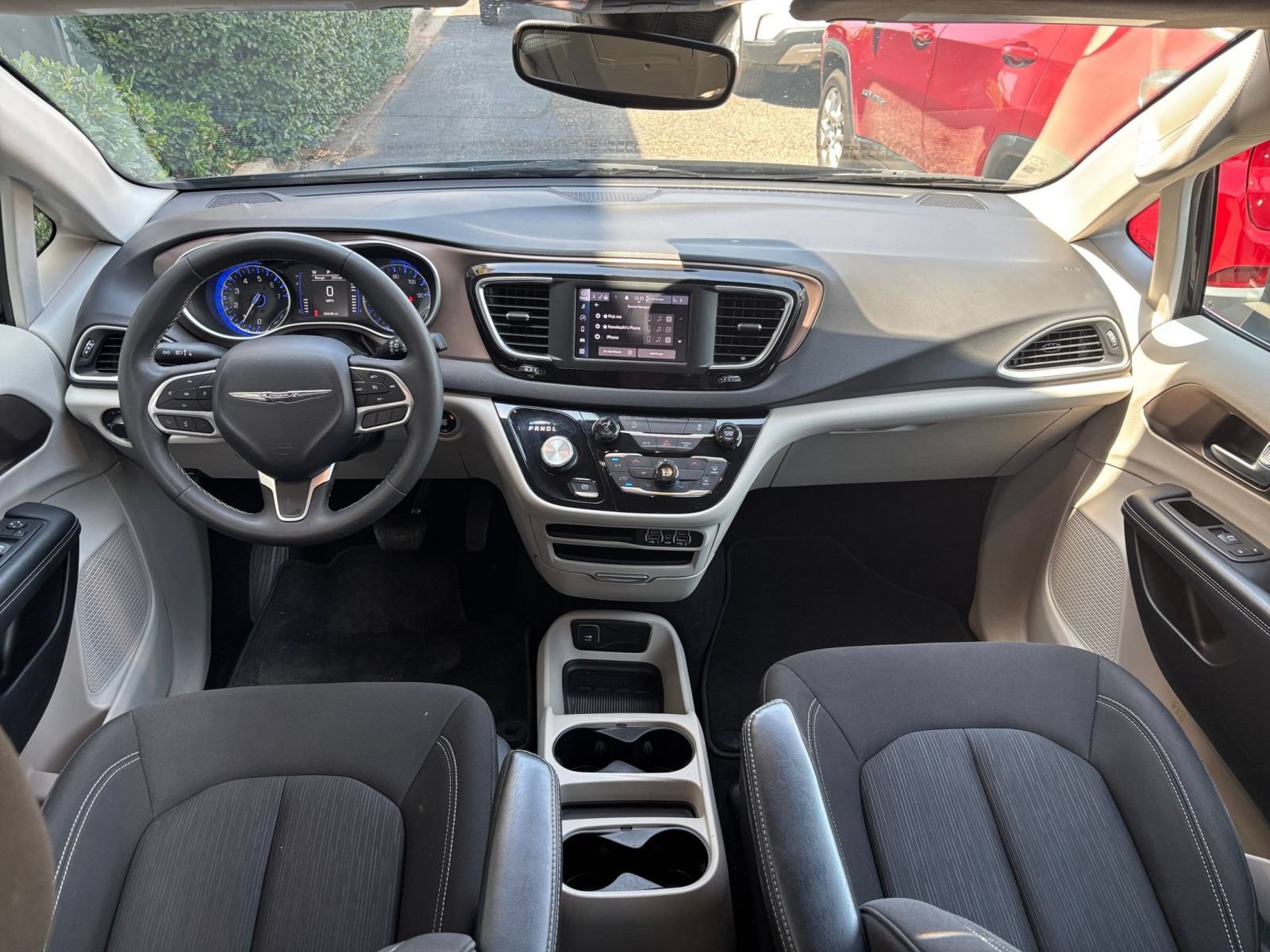 Thumbnail: 2024 Chrysler Voyager - 35