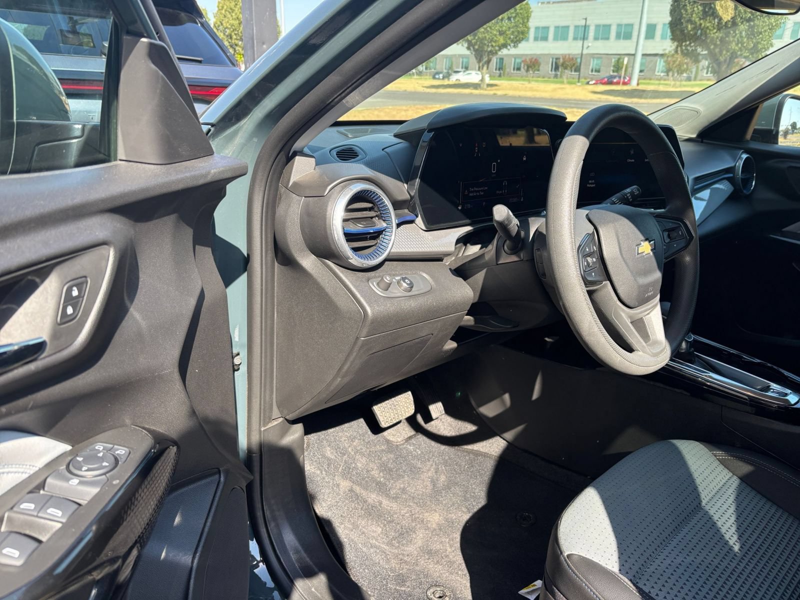 Thumbnail: 2025 Chevrolet Trax - 33