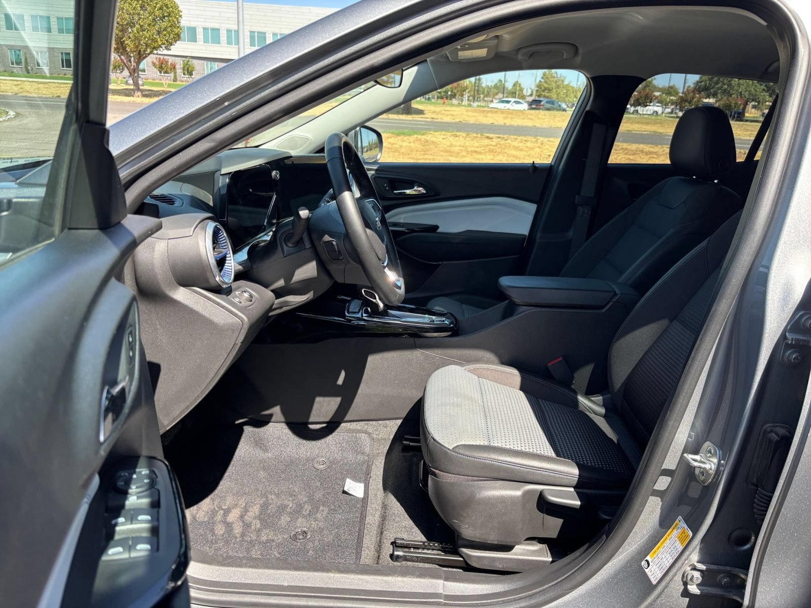 Thumbnail: 2025 Chevrolet Trax - 25