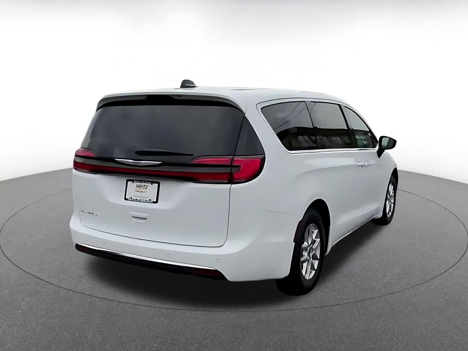 Thumbnail: 2025 Chrysler Pacifica - 13
