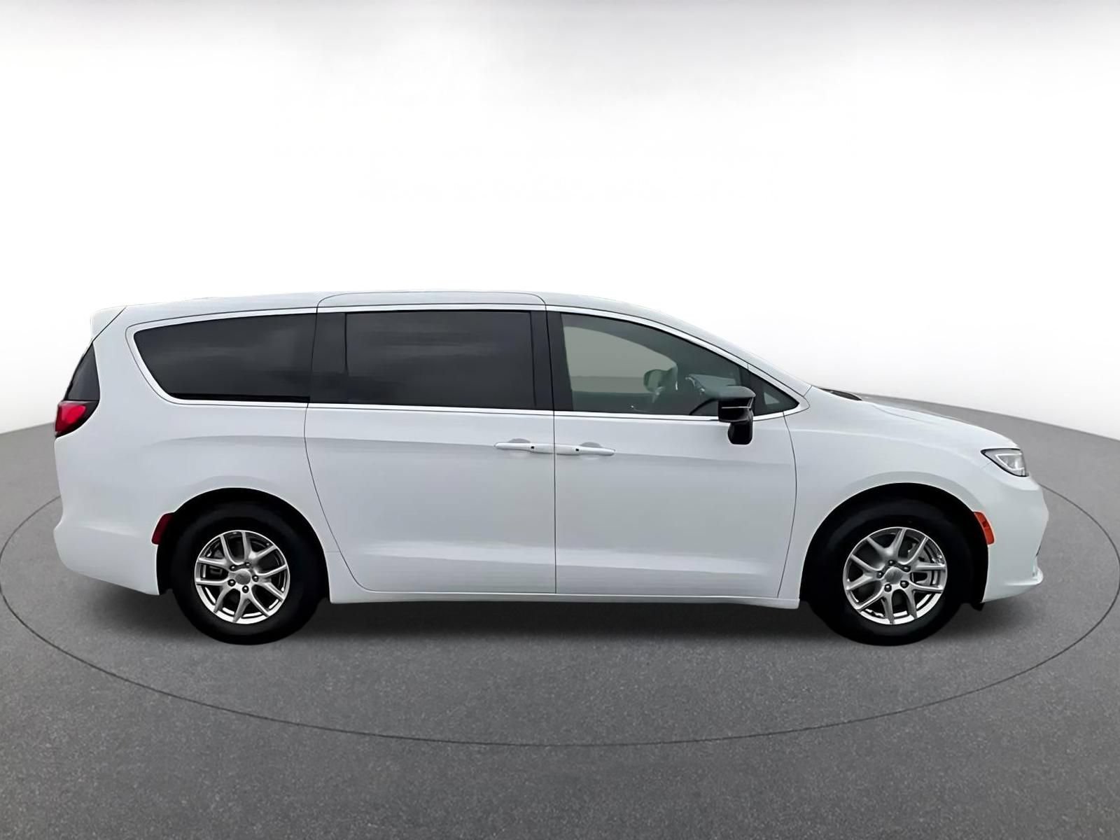 Thumbnail: 2025 Chrysler Pacifica - 15