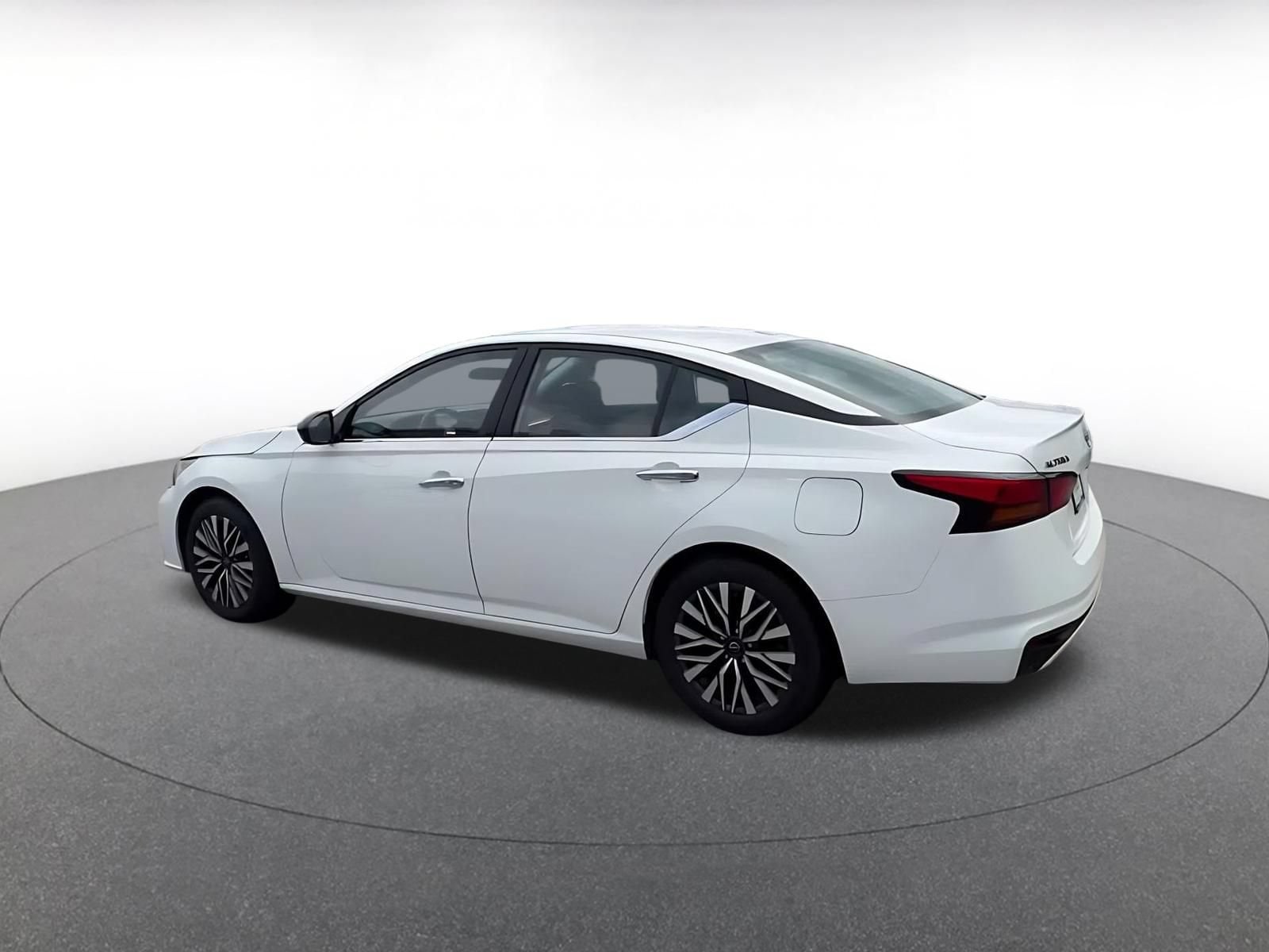 Thumbnail: 2025 Nissan Altima - 9