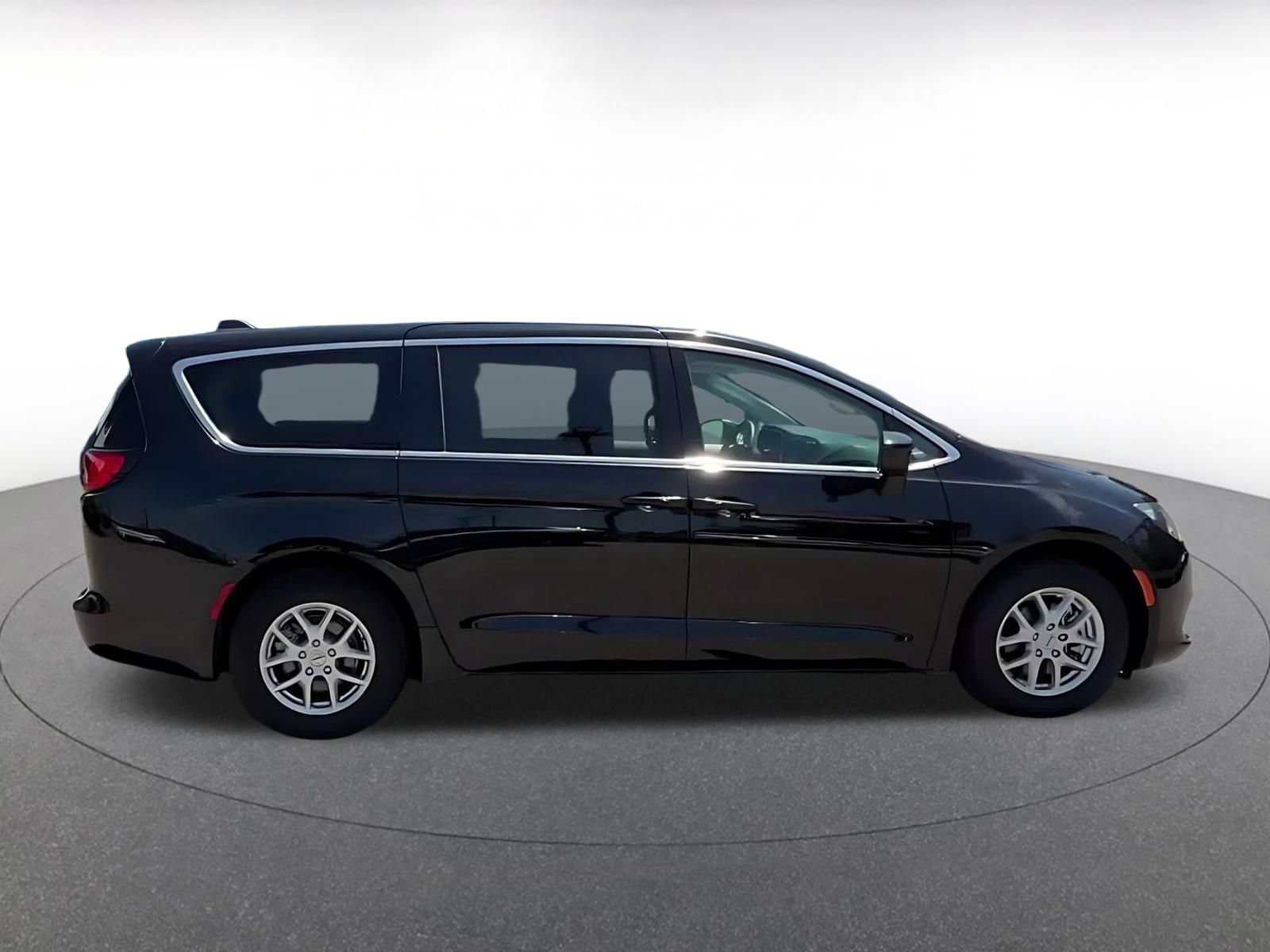 Thumbnail: 2024 Chrysler Voyager - 15