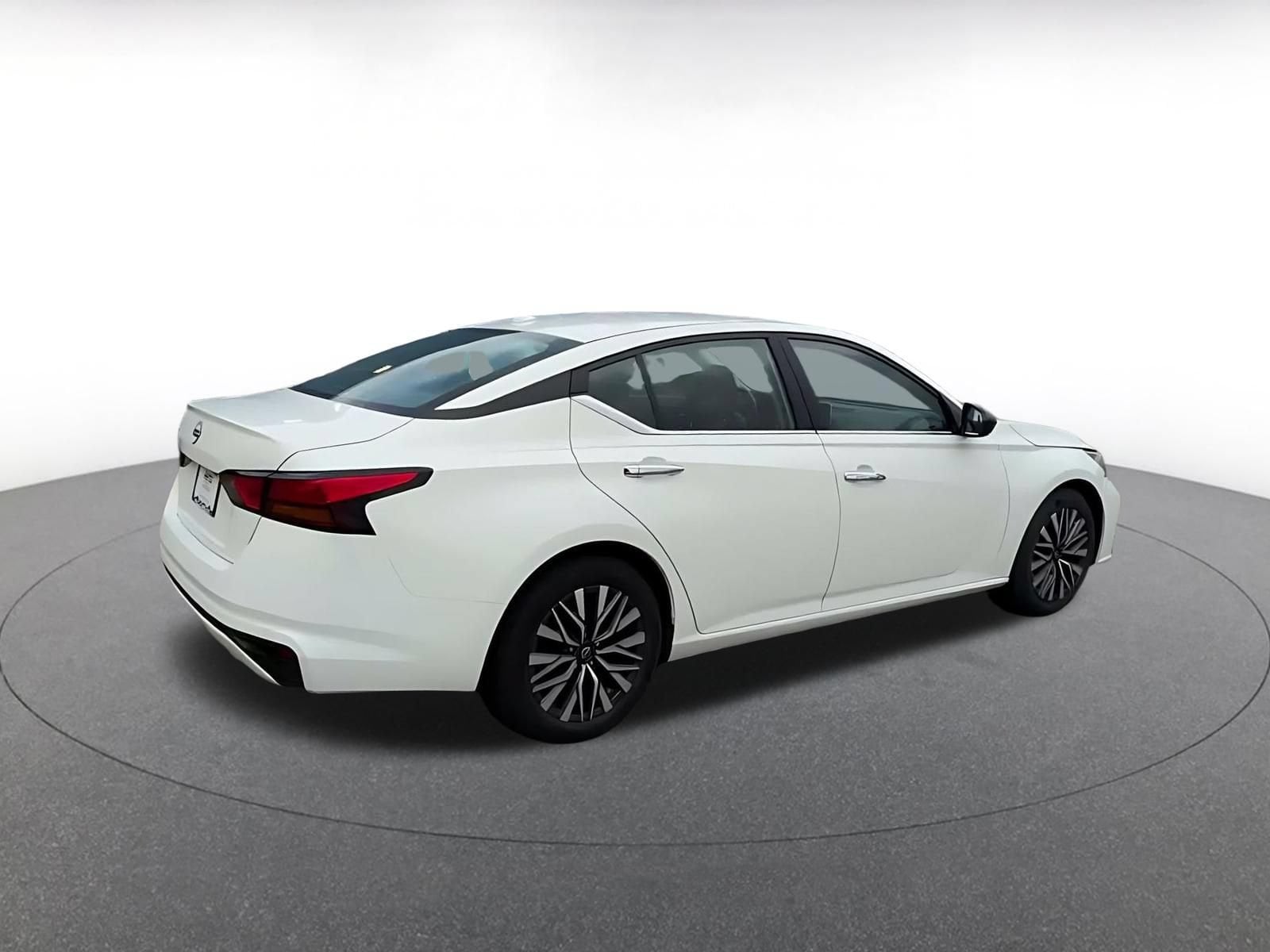 Thumbnail: 2025 Nissan Altima - 14