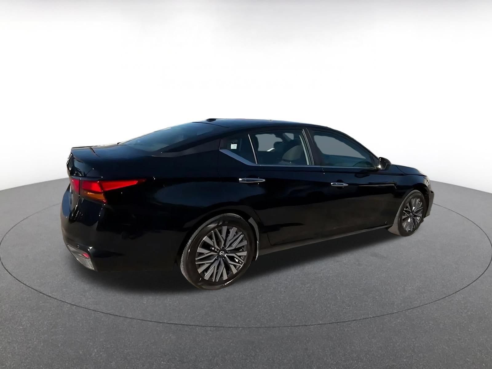 Thumbnail: 2025 Nissan Altima - 14