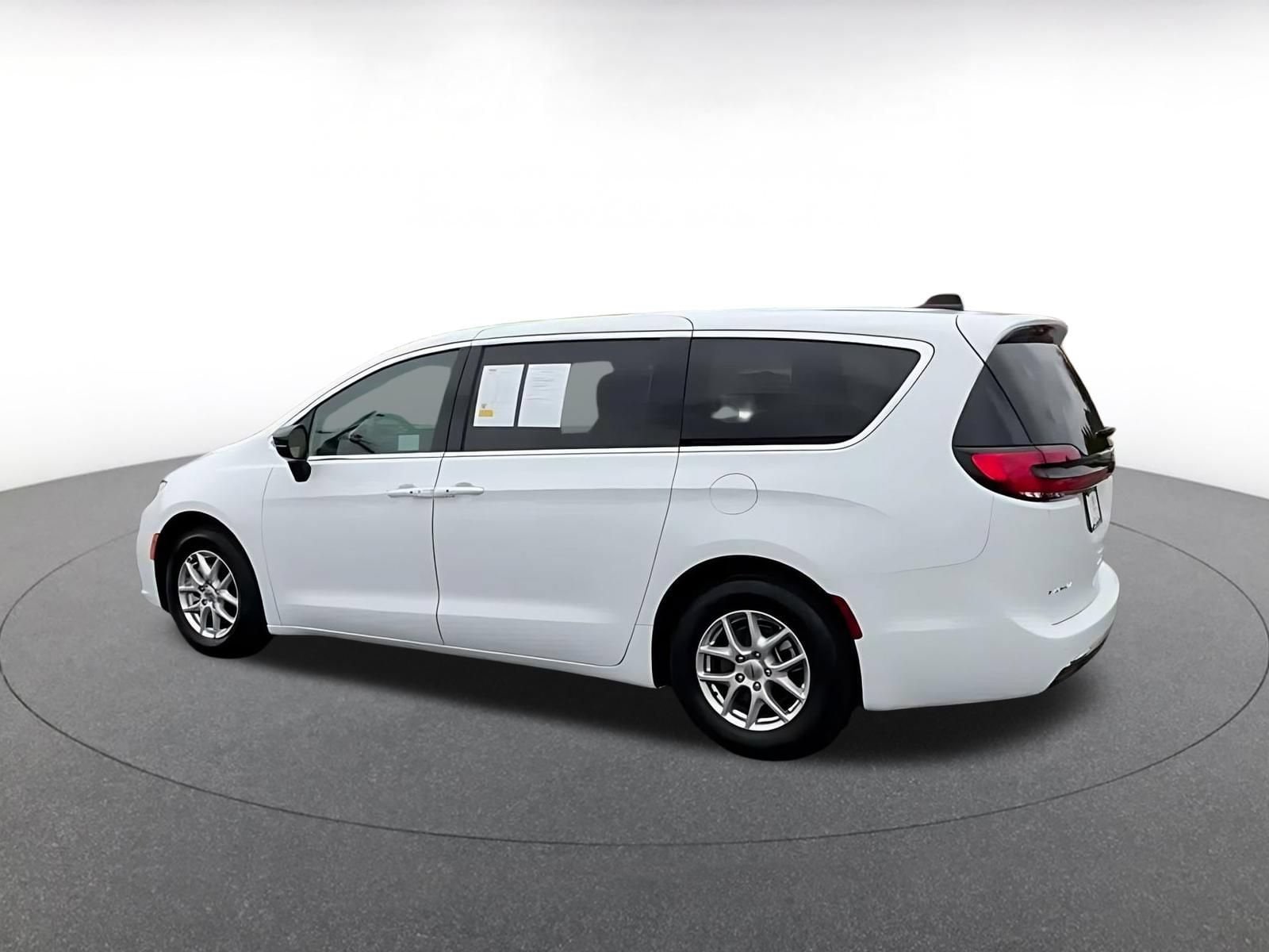 Thumbnail: 2025 Chrysler Pacifica - 9