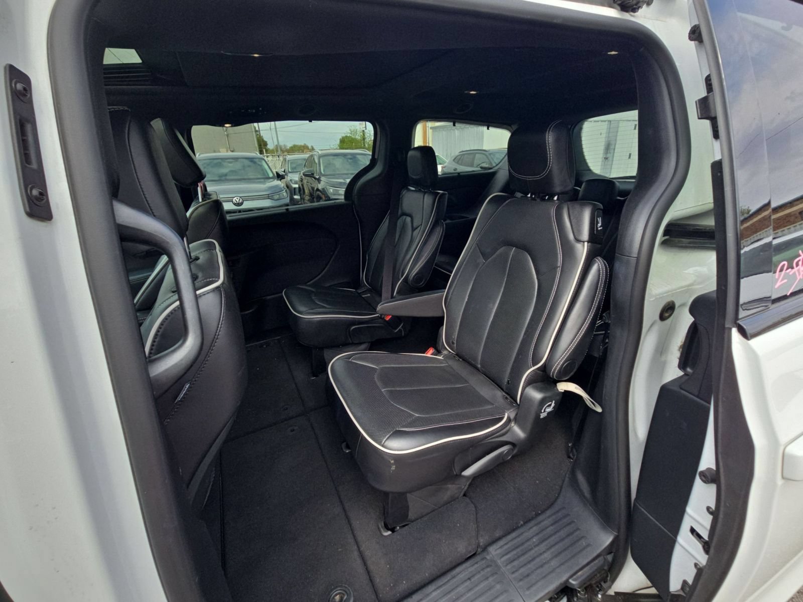 Thumbnail: 2025 Chrysler Pacifica - 9