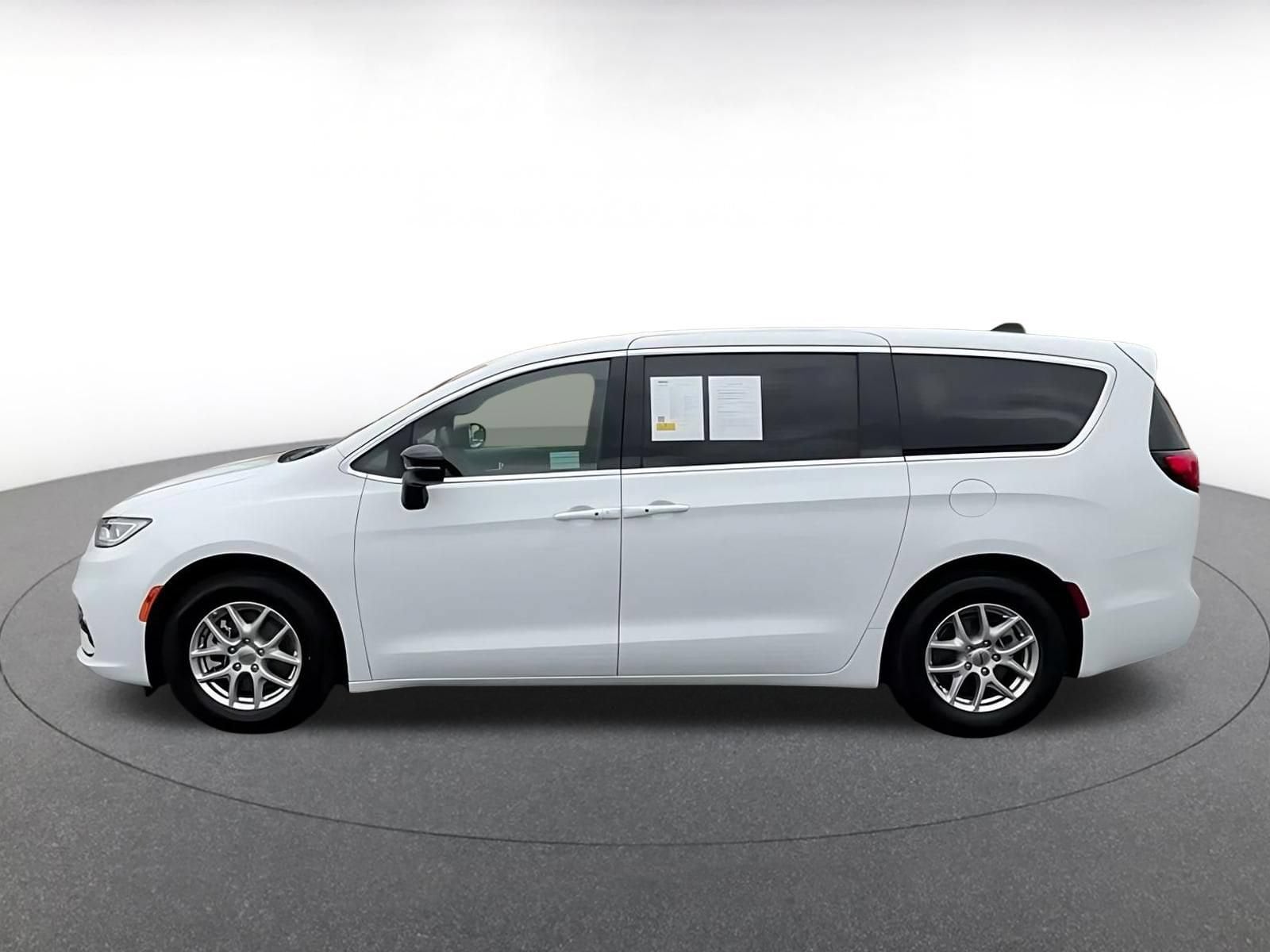 Thumbnail: 2025 Chrysler Pacifica - 8