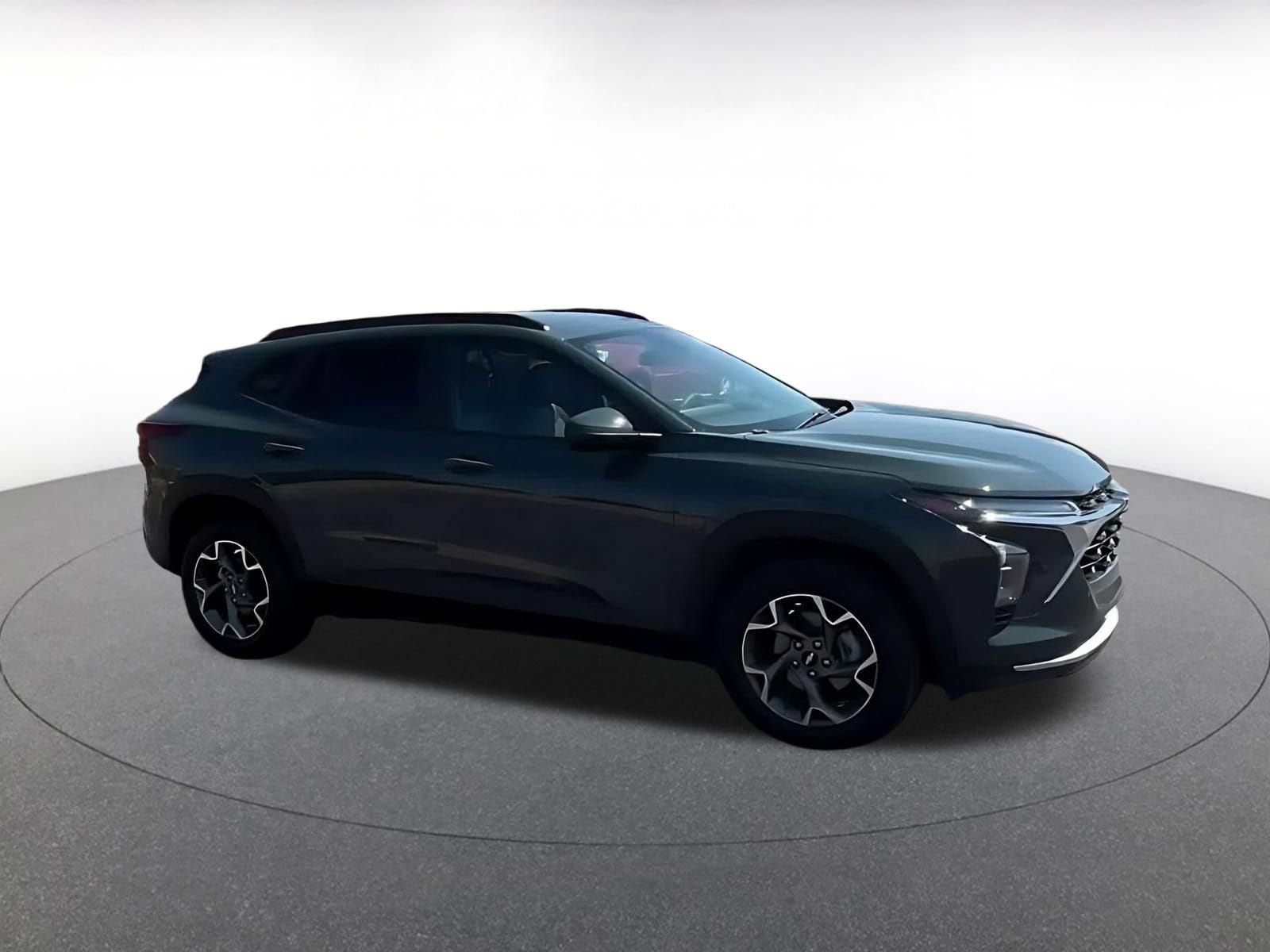 Thumbnail: 2025 Chevrolet Trax - 2