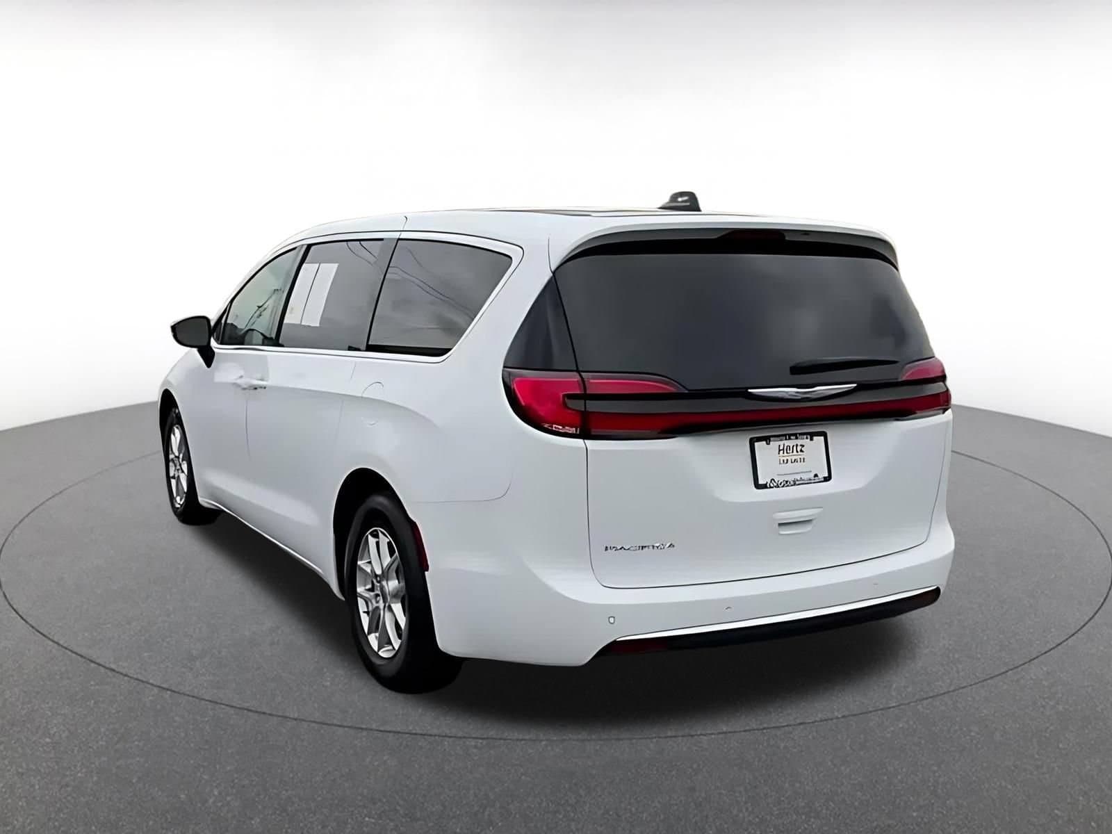 Thumbnail: 2025 Chrysler Pacifica - 10