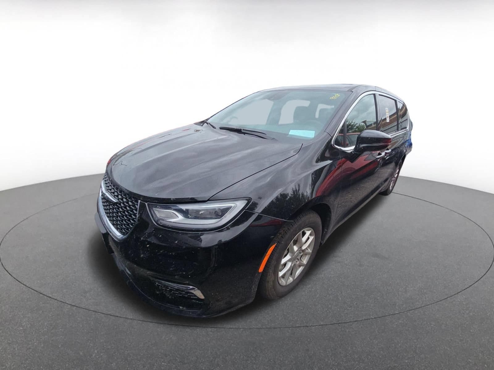 Thumbnail: 2025 Chrysler Pacifica - 3