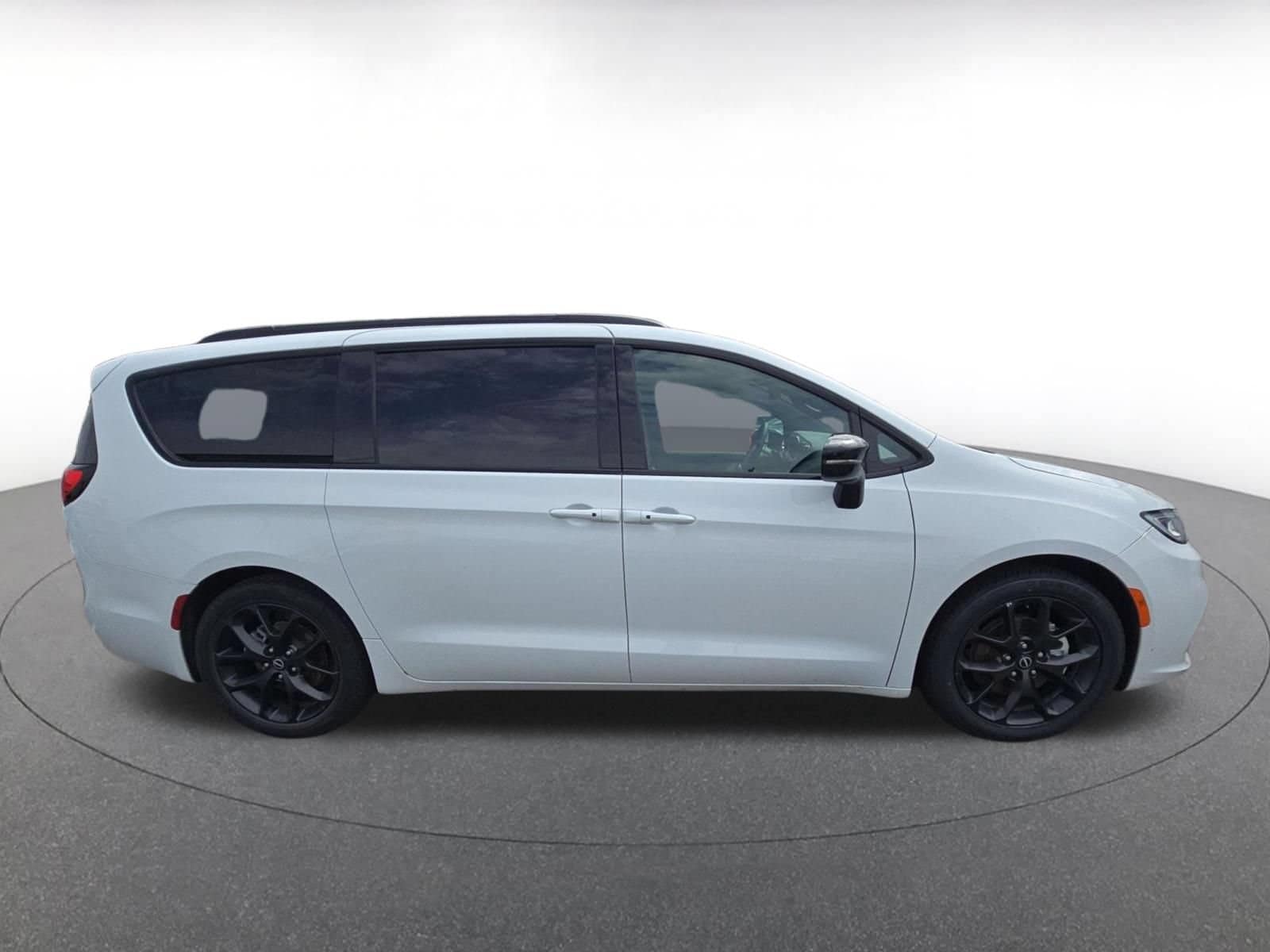 Thumbnail: 2025 Chrysler Pacifica - 6