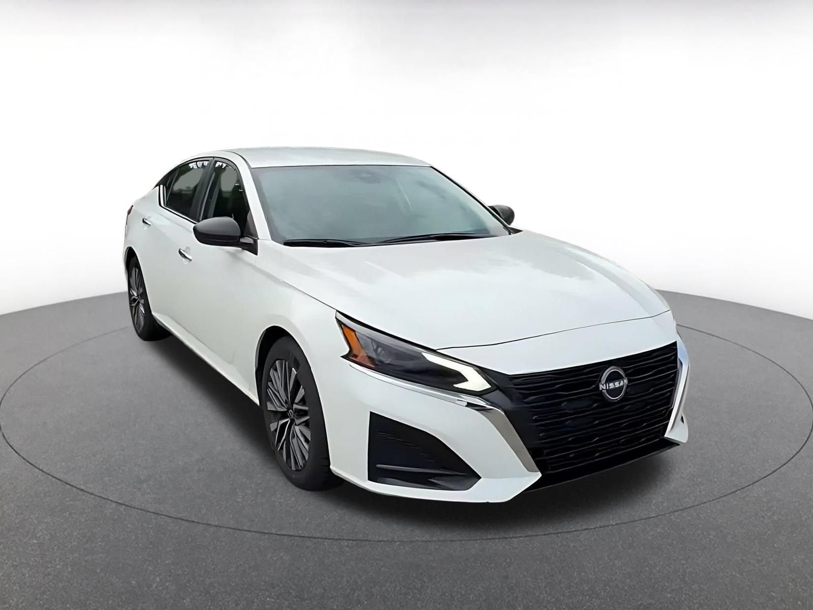 Thumbnail: 2025 Nissan Altima - 3