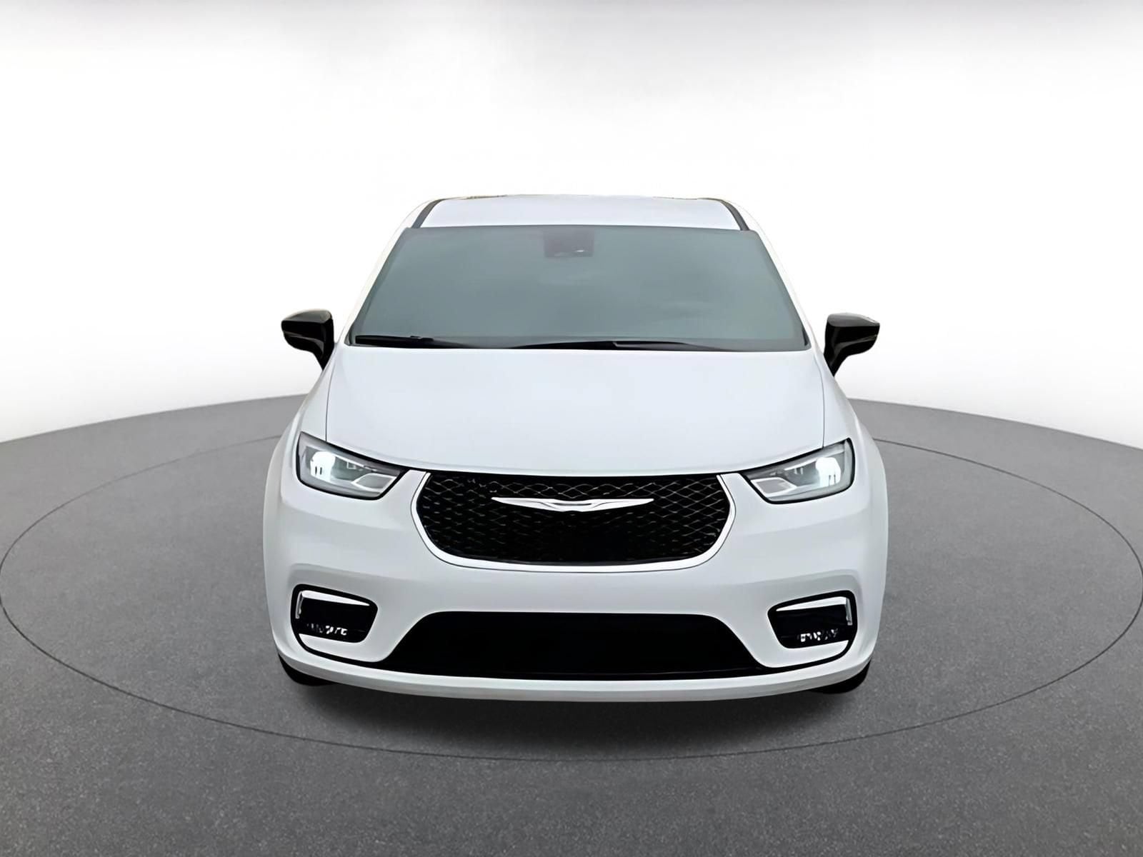 Thumbnail: 2025 Chrysler Pacifica - 4