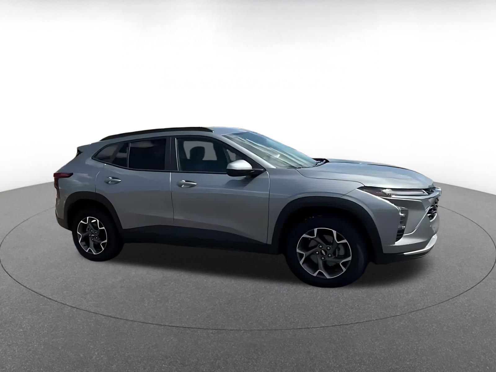 Thumbnail: 2025 Chevrolet Trax - 2