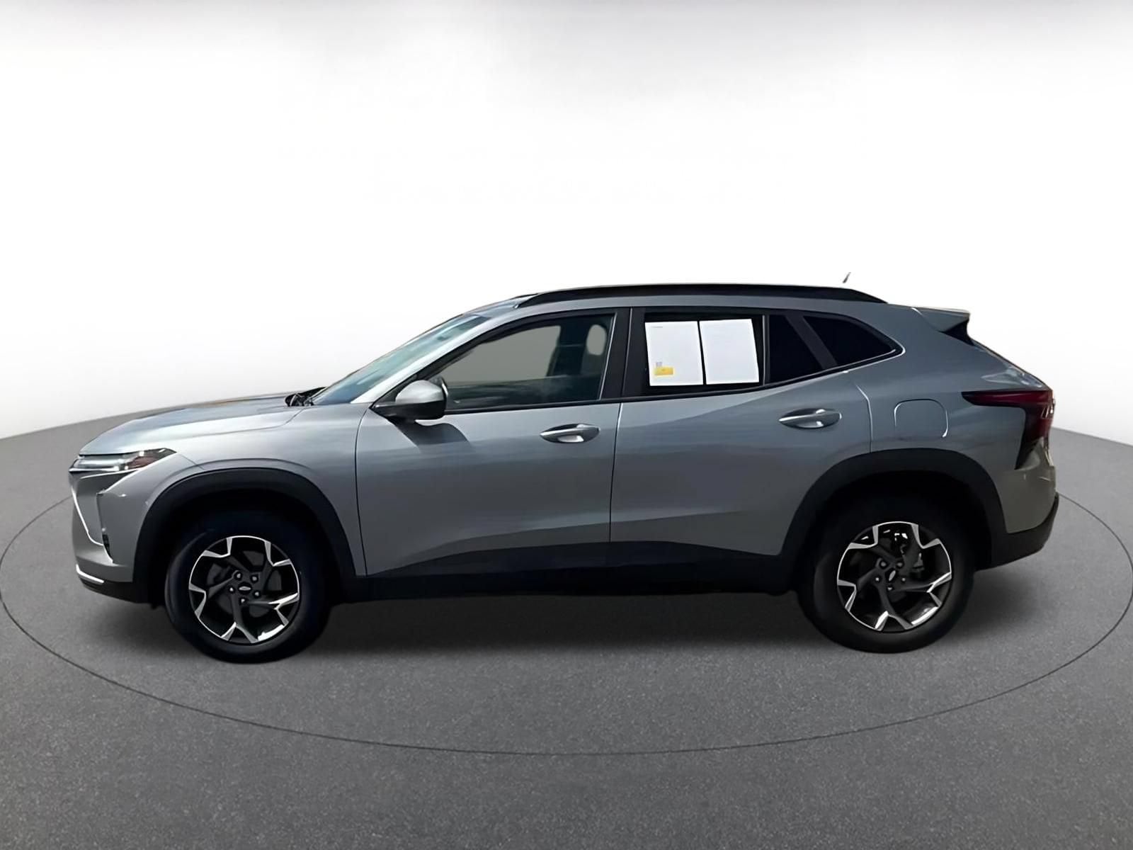 Thumbnail: 2025 Chevrolet Trax - 8