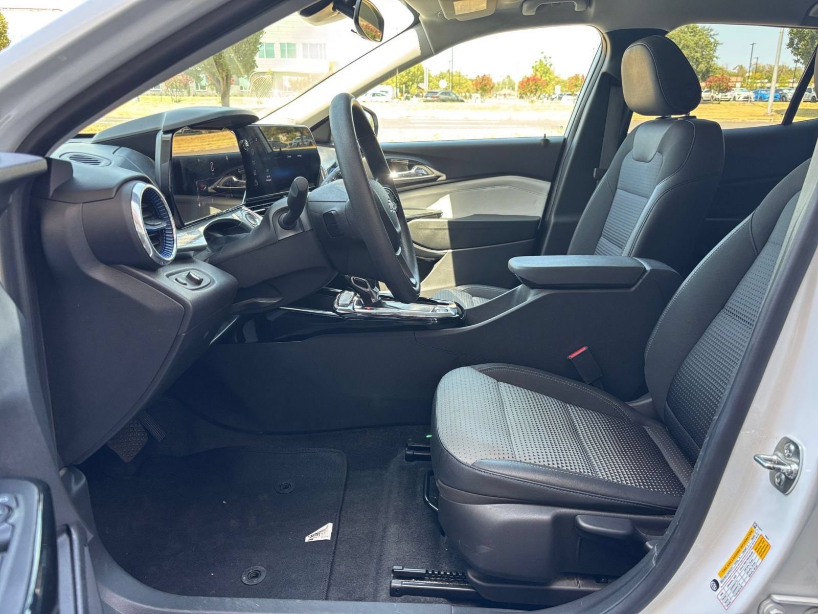 Thumbnail: 2025 Chevrolet Trax - 25