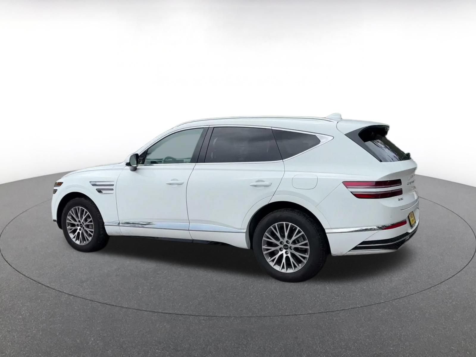 Thumbnail: 2026 Genesis GV80 - 9