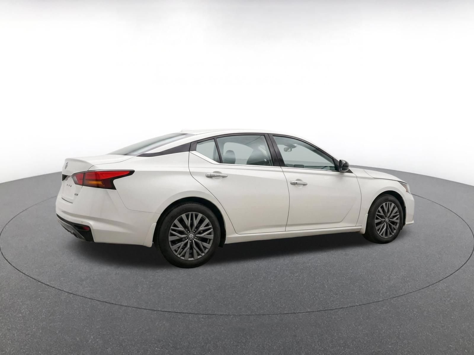 Thumbnail: 2025 Nissan Altima - 8