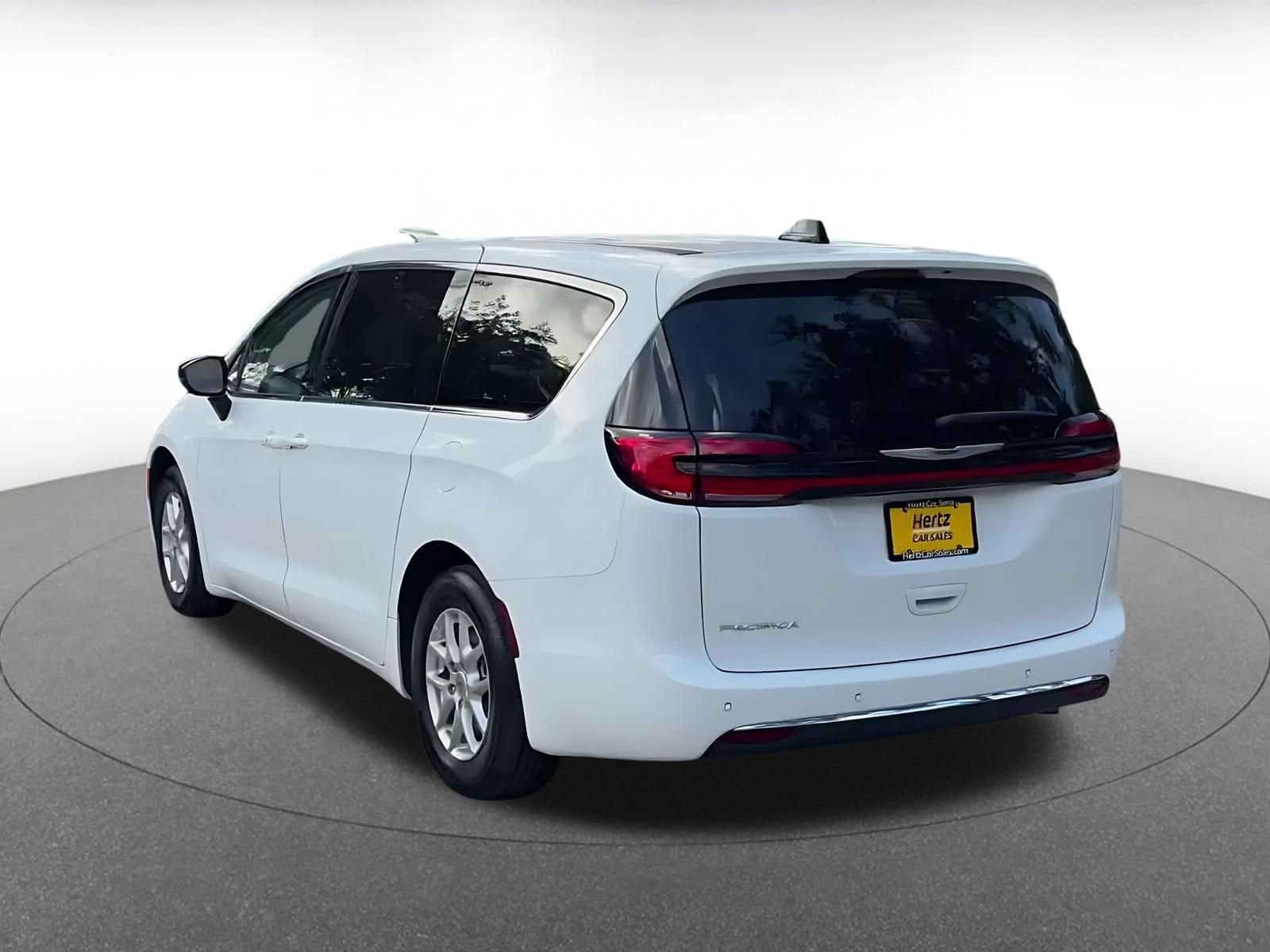 Thumbnail: 2024 Chrysler Pacifica - 10