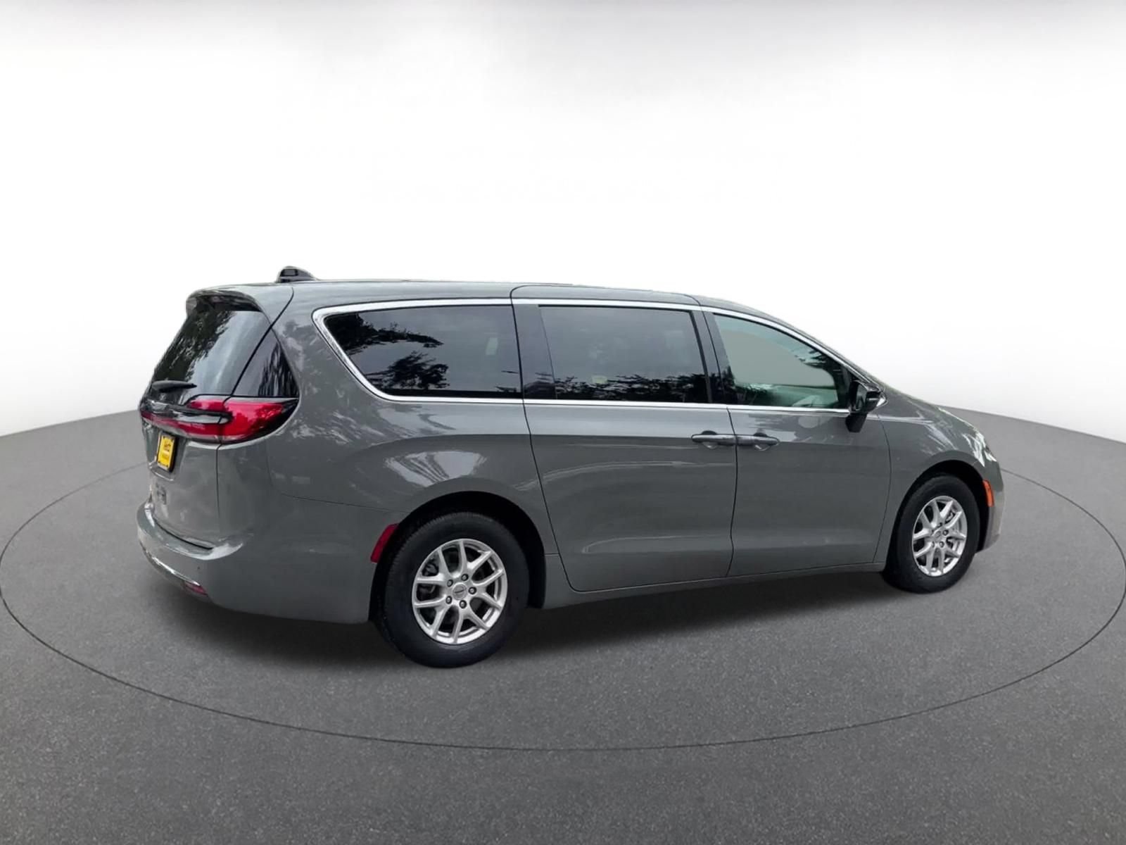Thumbnail: 2025 Chrysler Pacifica - 14