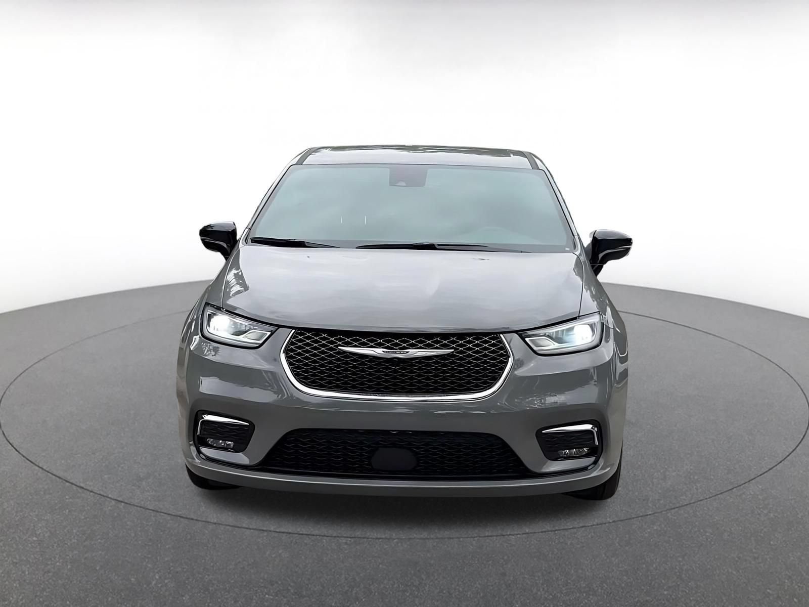 Thumbnail: 2025 Chrysler Pacifica - 4