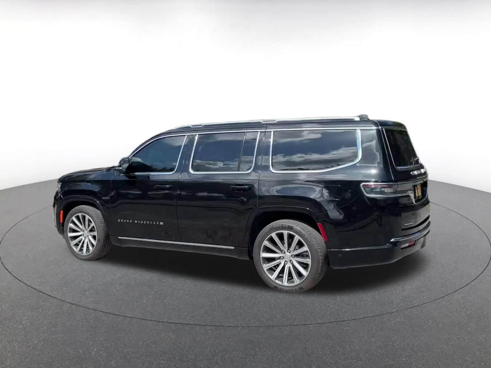 Thumbnail: 2023 Jeep Grand Wagoneer - 9