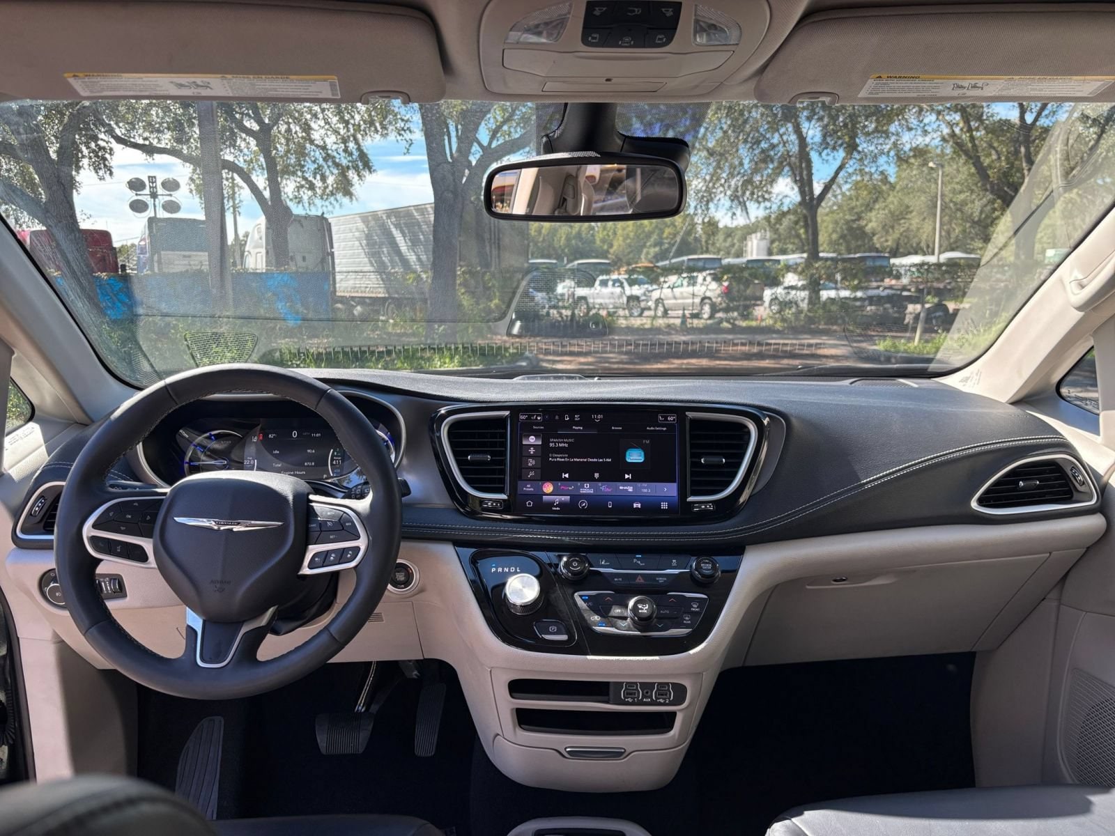 Thumbnail: 2023 Chrysler Pacifica - 35