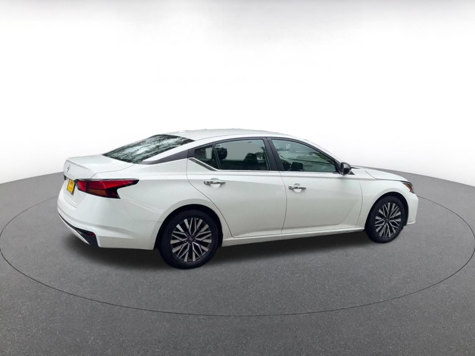 Thumbnail: 2025 Nissan Altima - 14