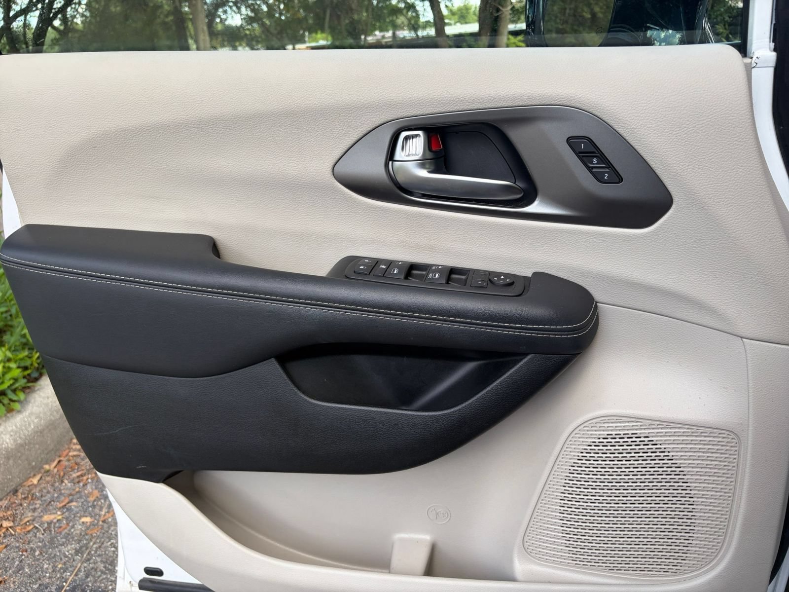 Thumbnail: 2024 Chrysler Pacifica - 18