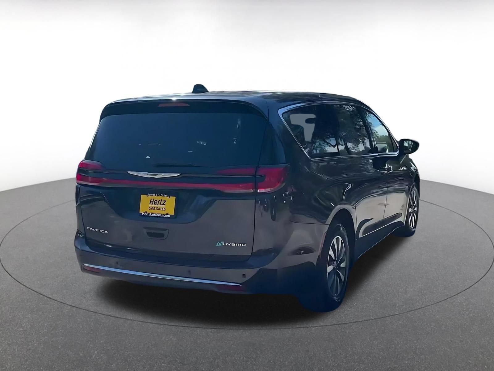 Thumbnail: 2023 Chrysler Pacifica - 13