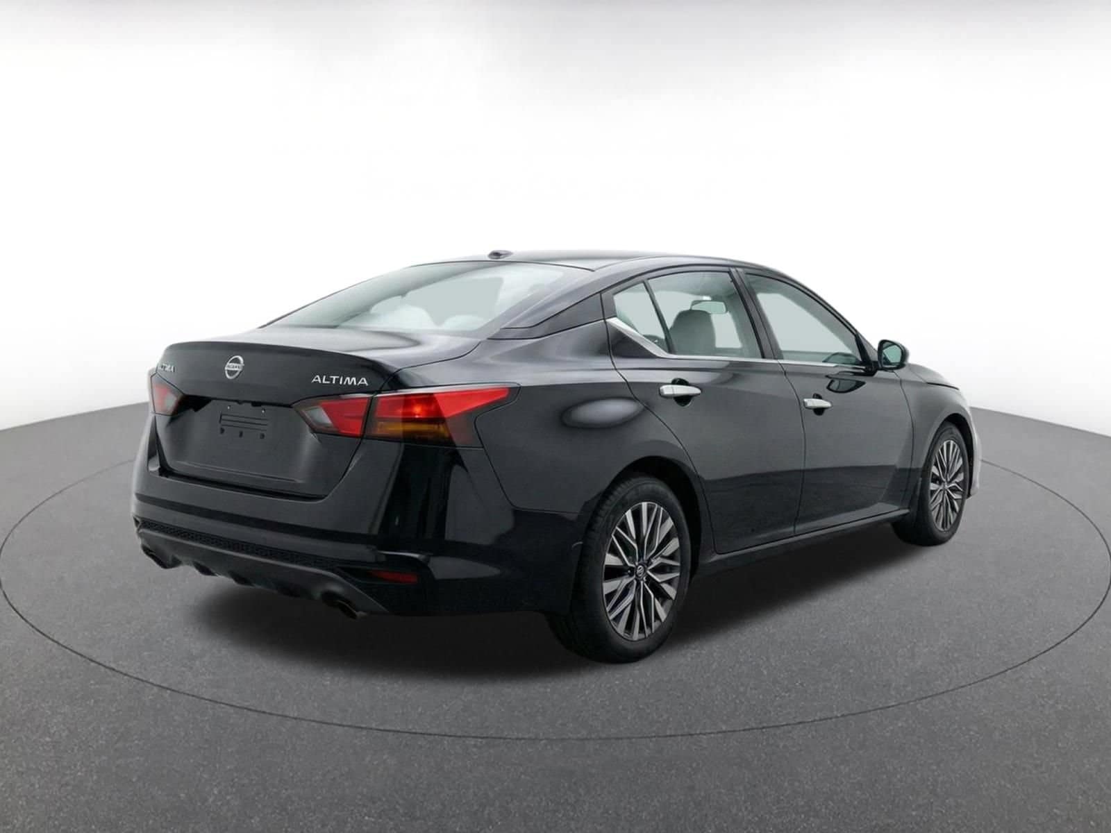 Thumbnail: 2025 Nissan Altima - 8