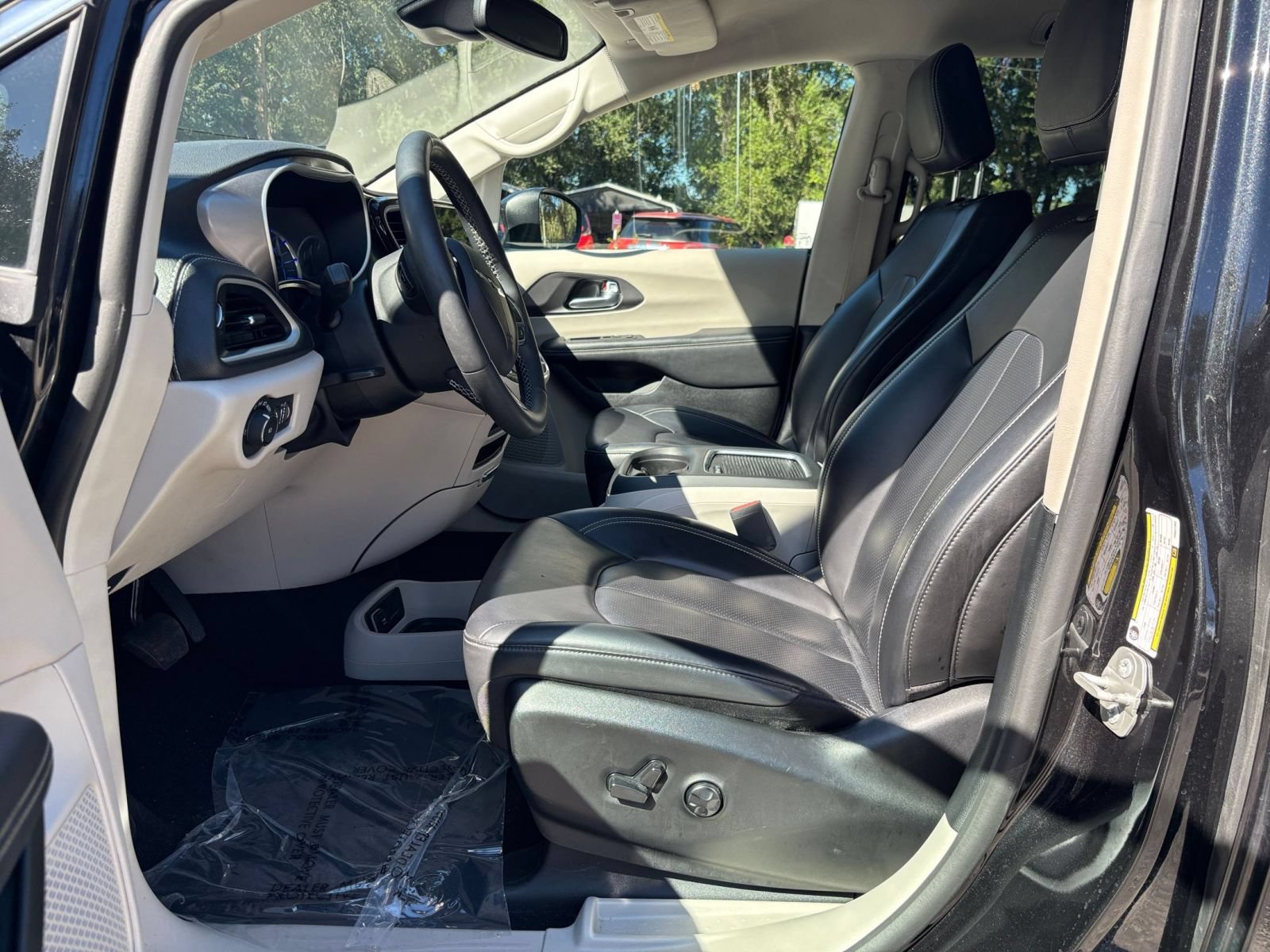 Thumbnail: 2023 Chrysler Pacifica - 28