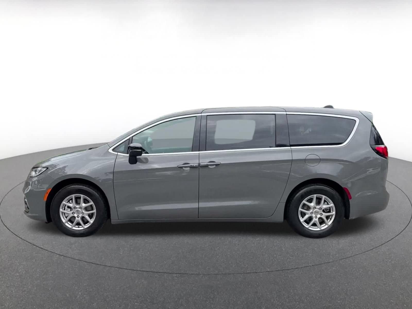 Thumbnail: 2025 Chrysler Pacifica - 8