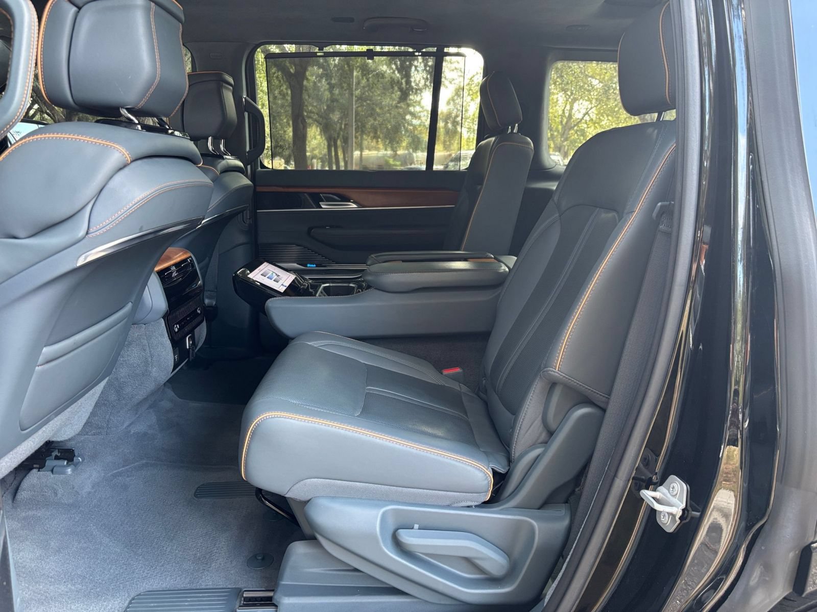 Thumbnail: 2023 Jeep Grand Wagoneer - 28