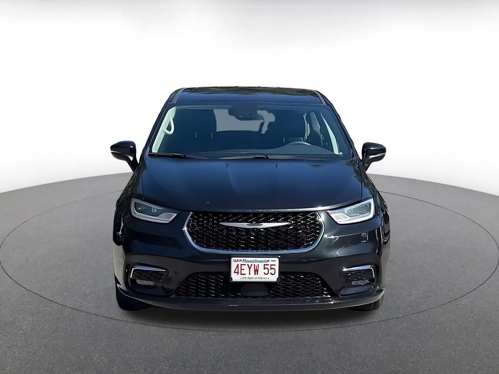 Thumbnail: 2023 Chrysler Pacifica - 4