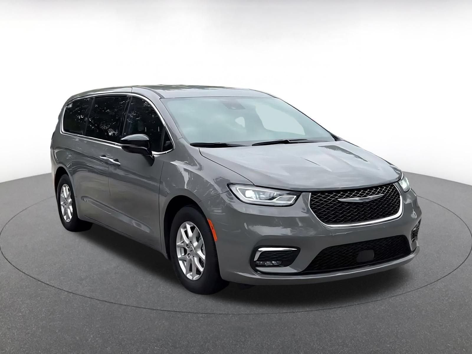 Thumbnail: 2025 Chrysler Pacifica - 3