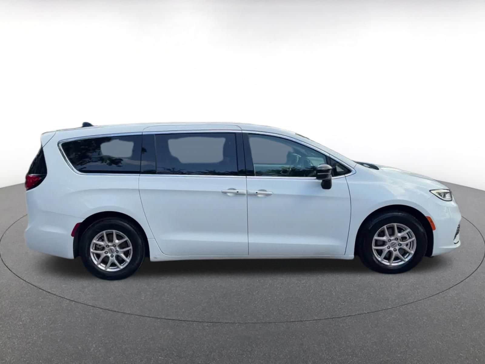 Thumbnail: 2024 Chrysler Pacifica - 15