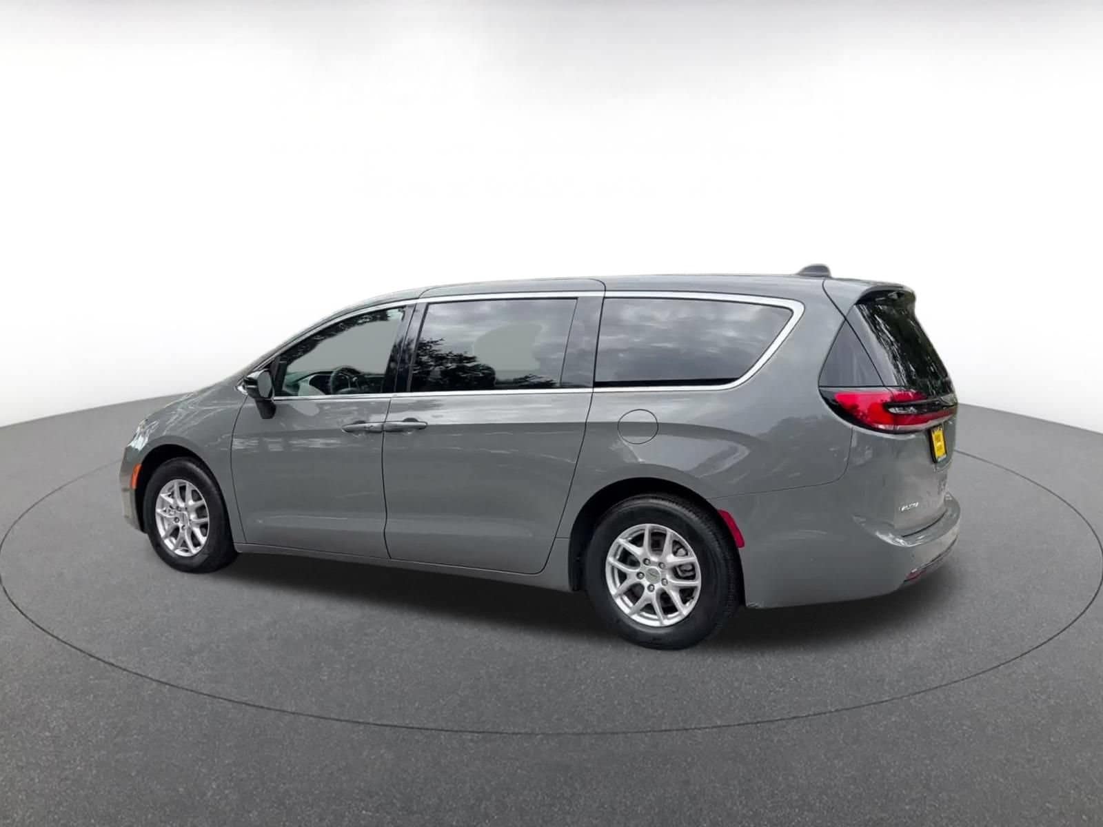 Thumbnail: 2025 Chrysler Pacifica - 9