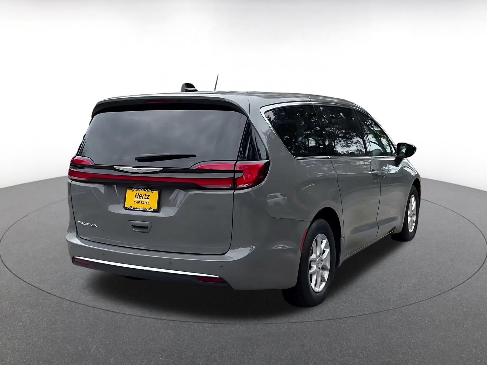 Thumbnail: 2025 Chrysler Pacifica - 13